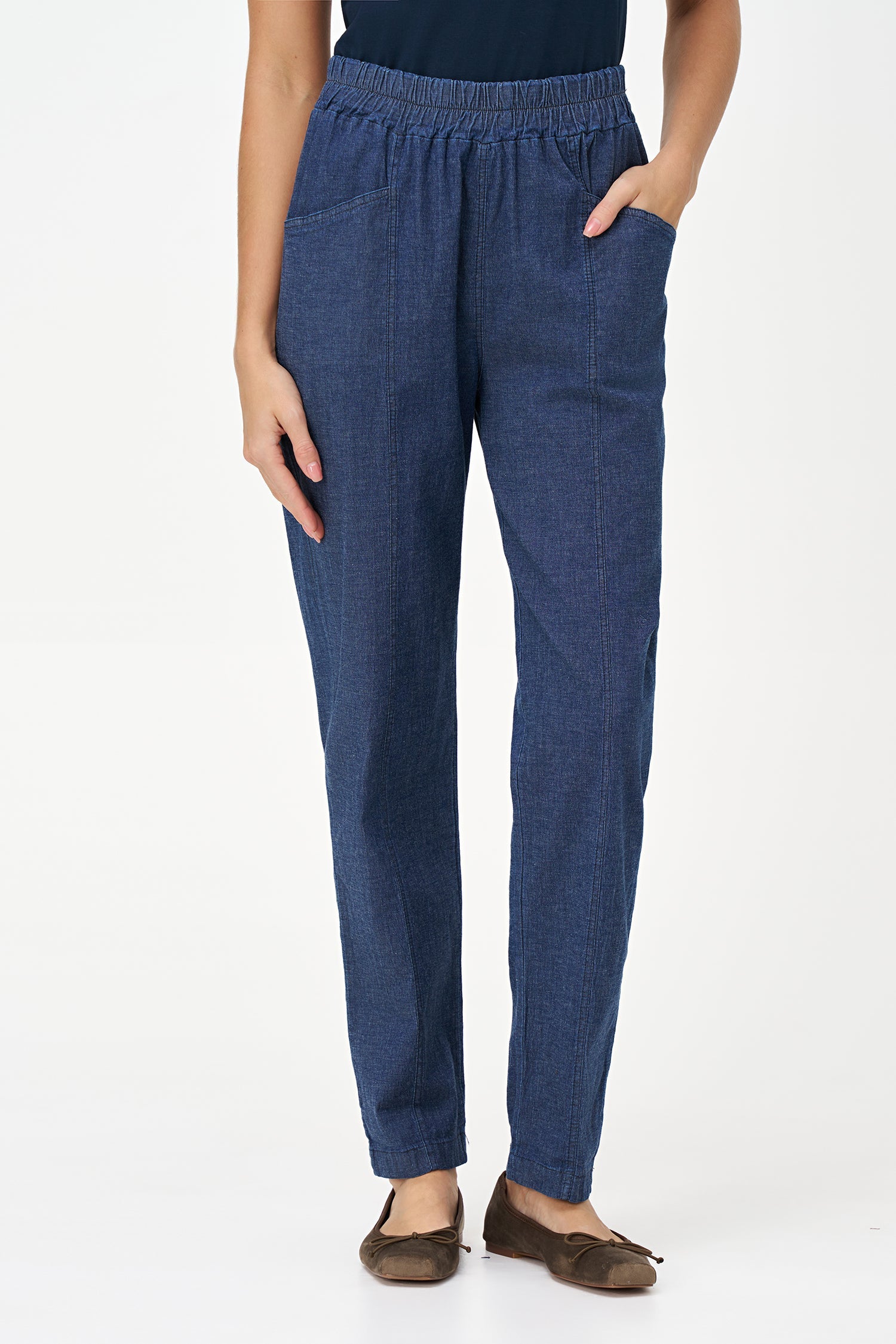 Women’s woven pull-on pants, with front pockets