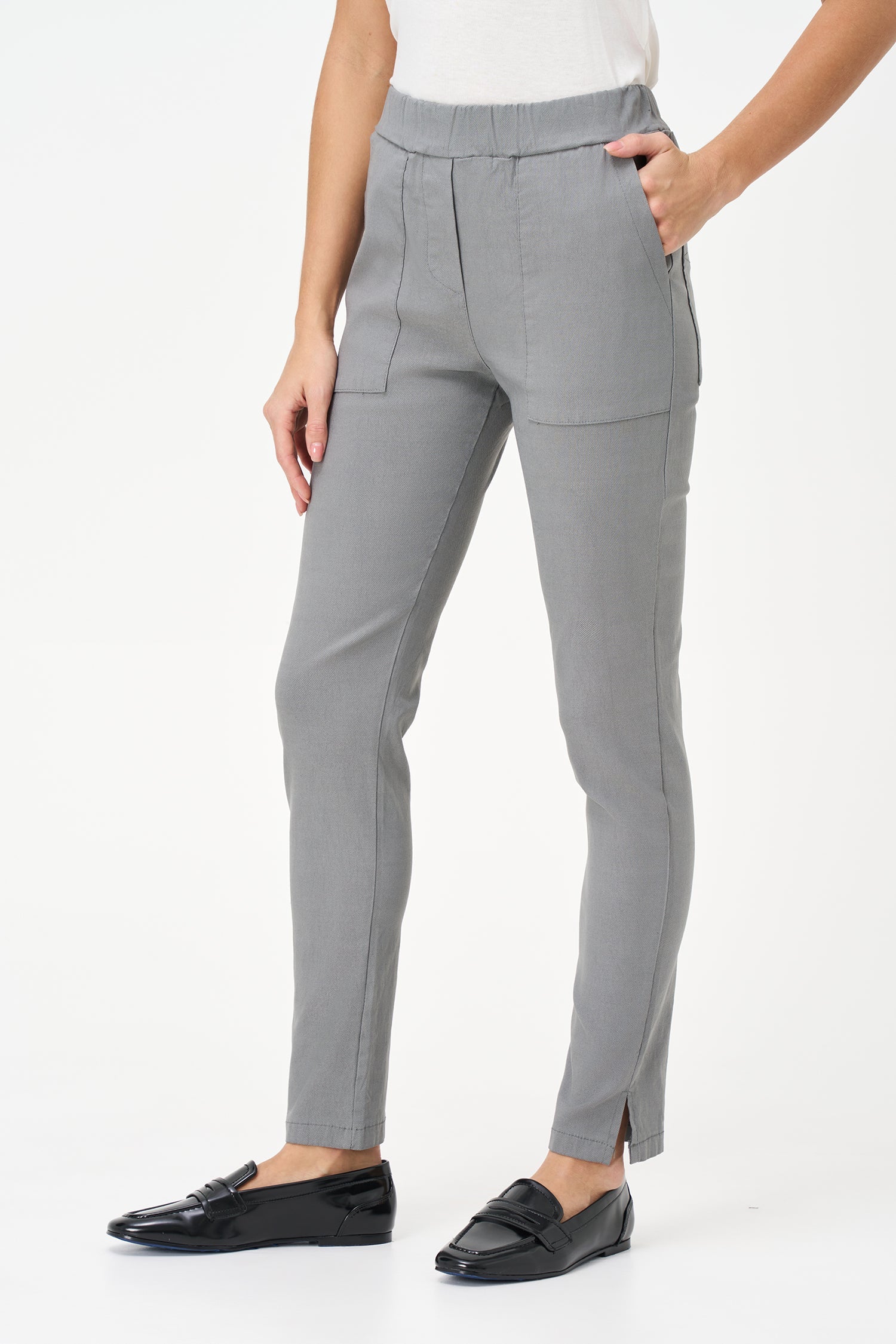 Women’s knit pull-on pants, with a tapered leg and patch pockets
