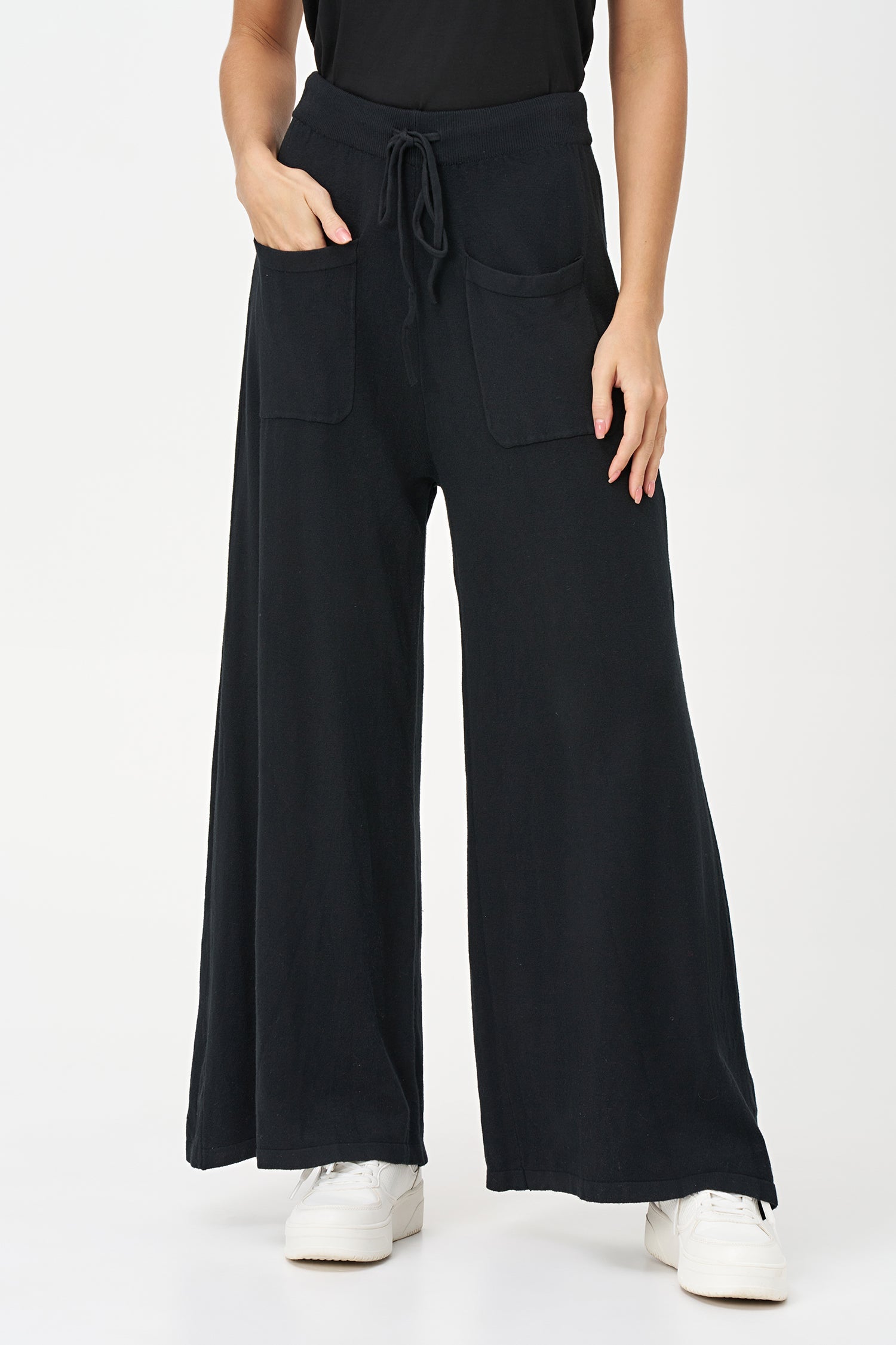 Women's knit pull-on pants, with front patch pockets