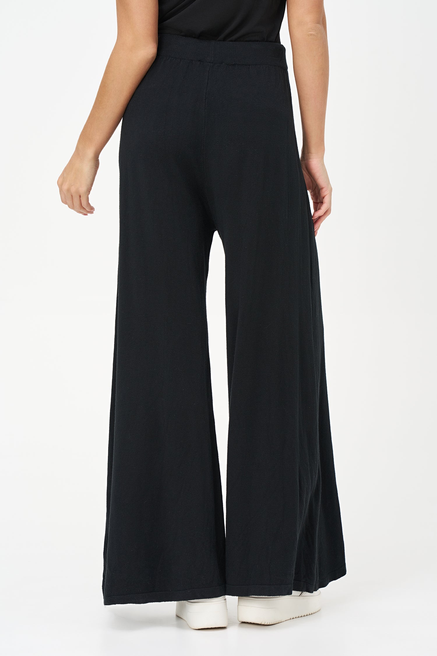 Women's knit pull-on pants, with front patch pockets
