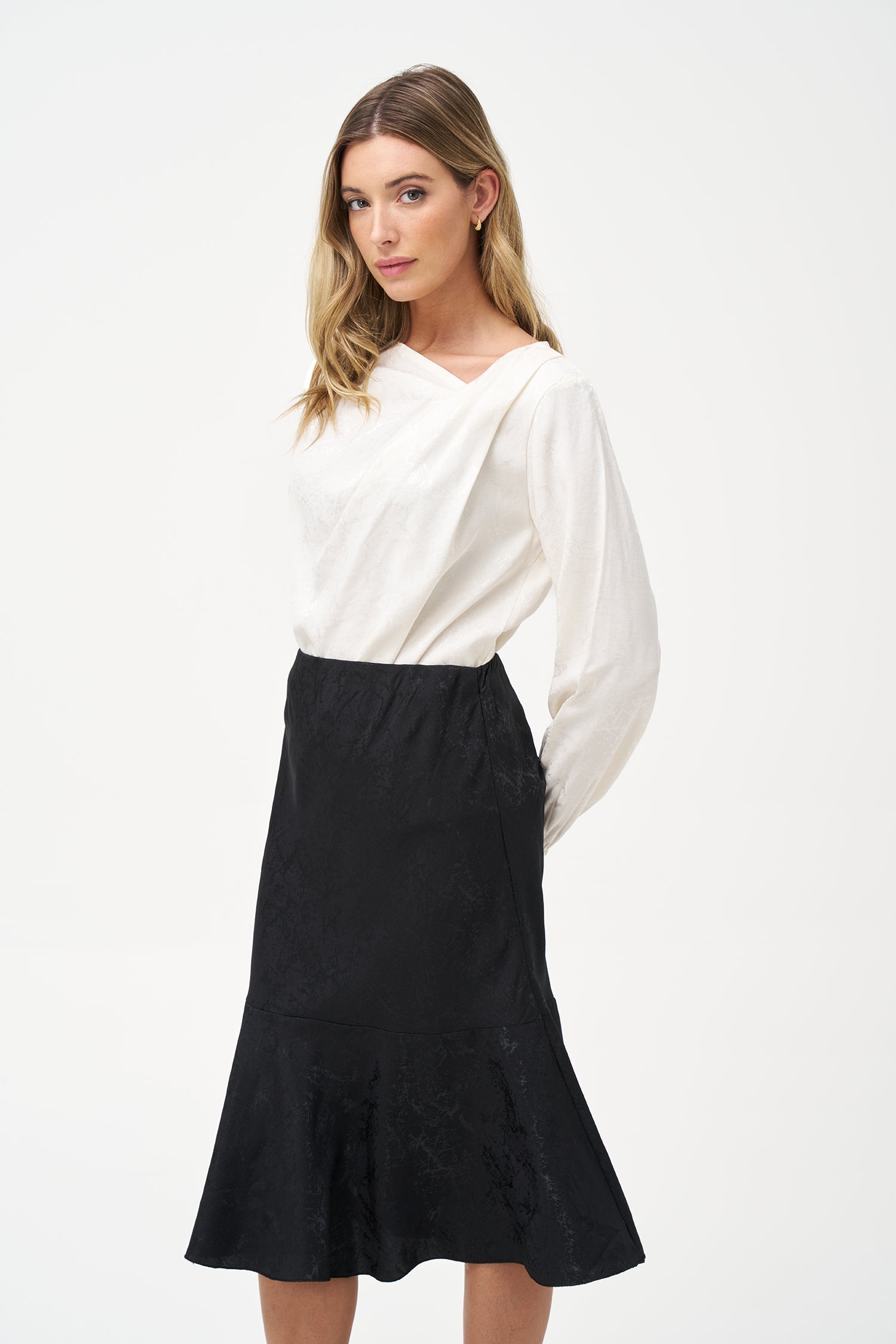 Women’s woven pull on skirt