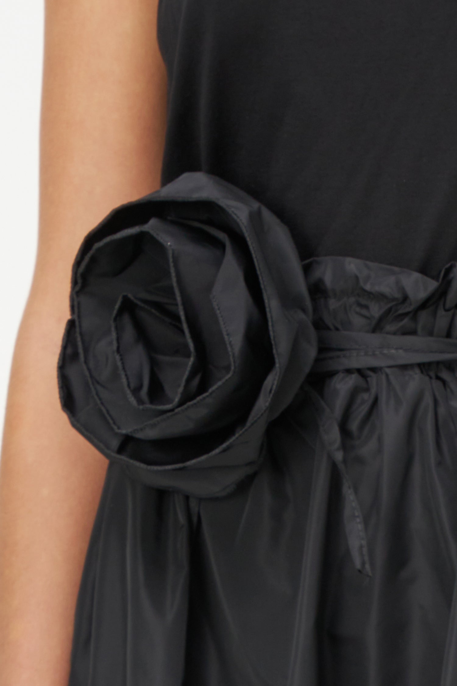 Women's woven pull-on maxi circular skirt, with a self-tie removable floral belt