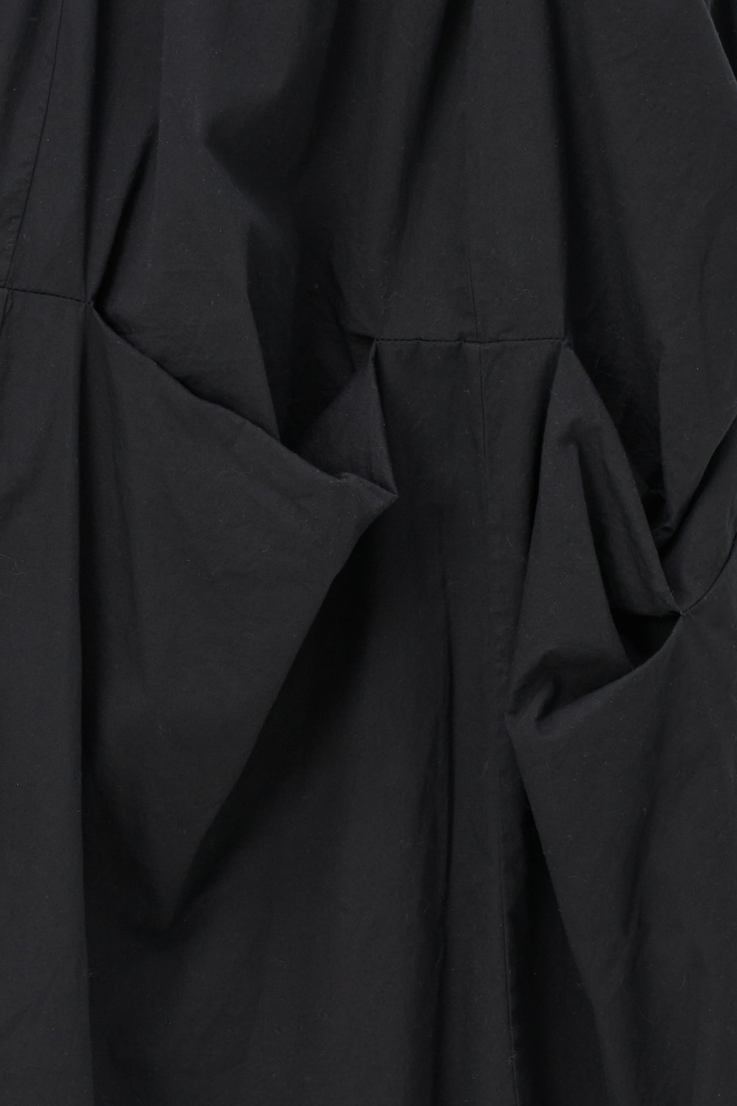 Women's woven bubble gathered pull-on skirt, with scoop pockets