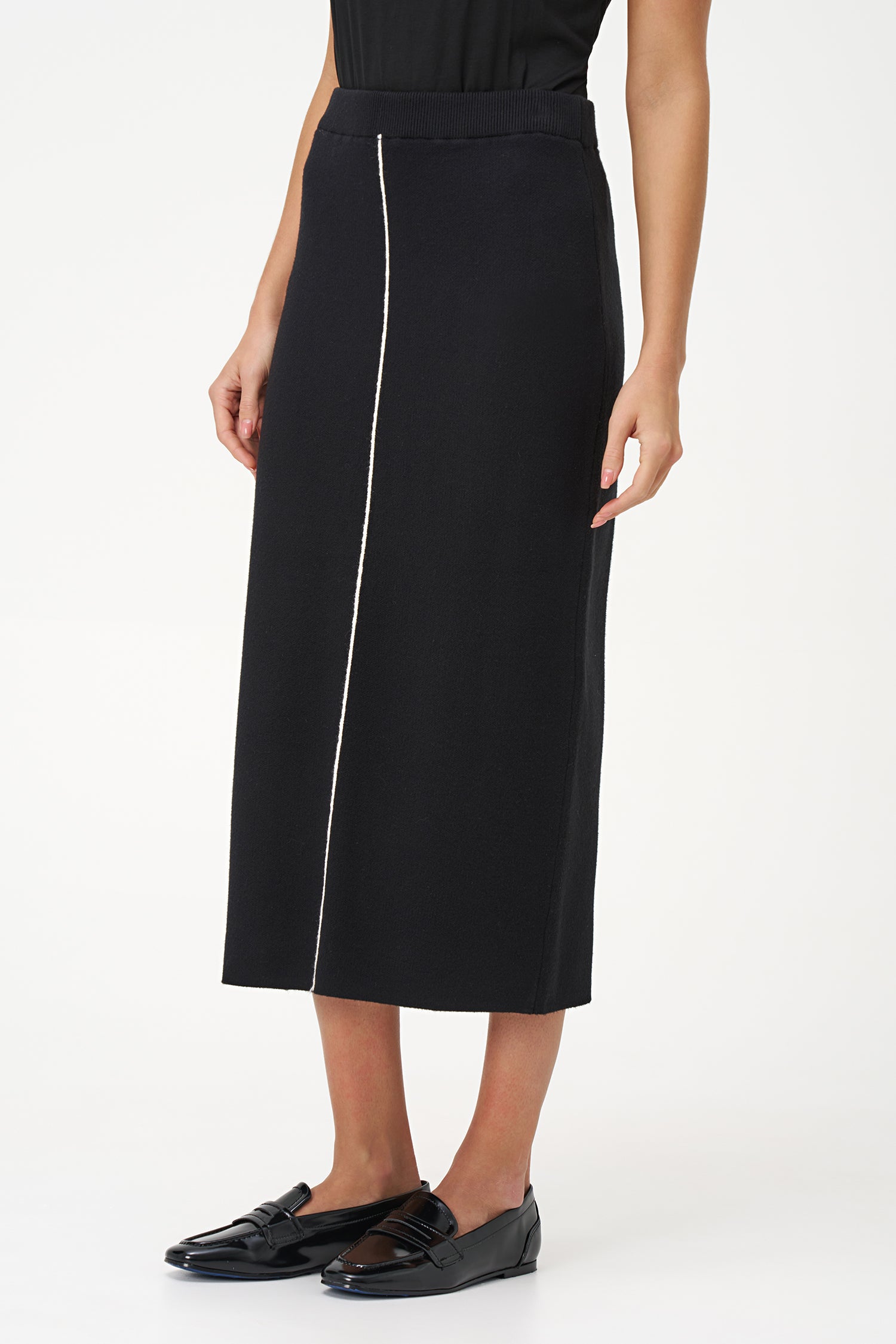 Women's knit skirt, with contrasting front stitching