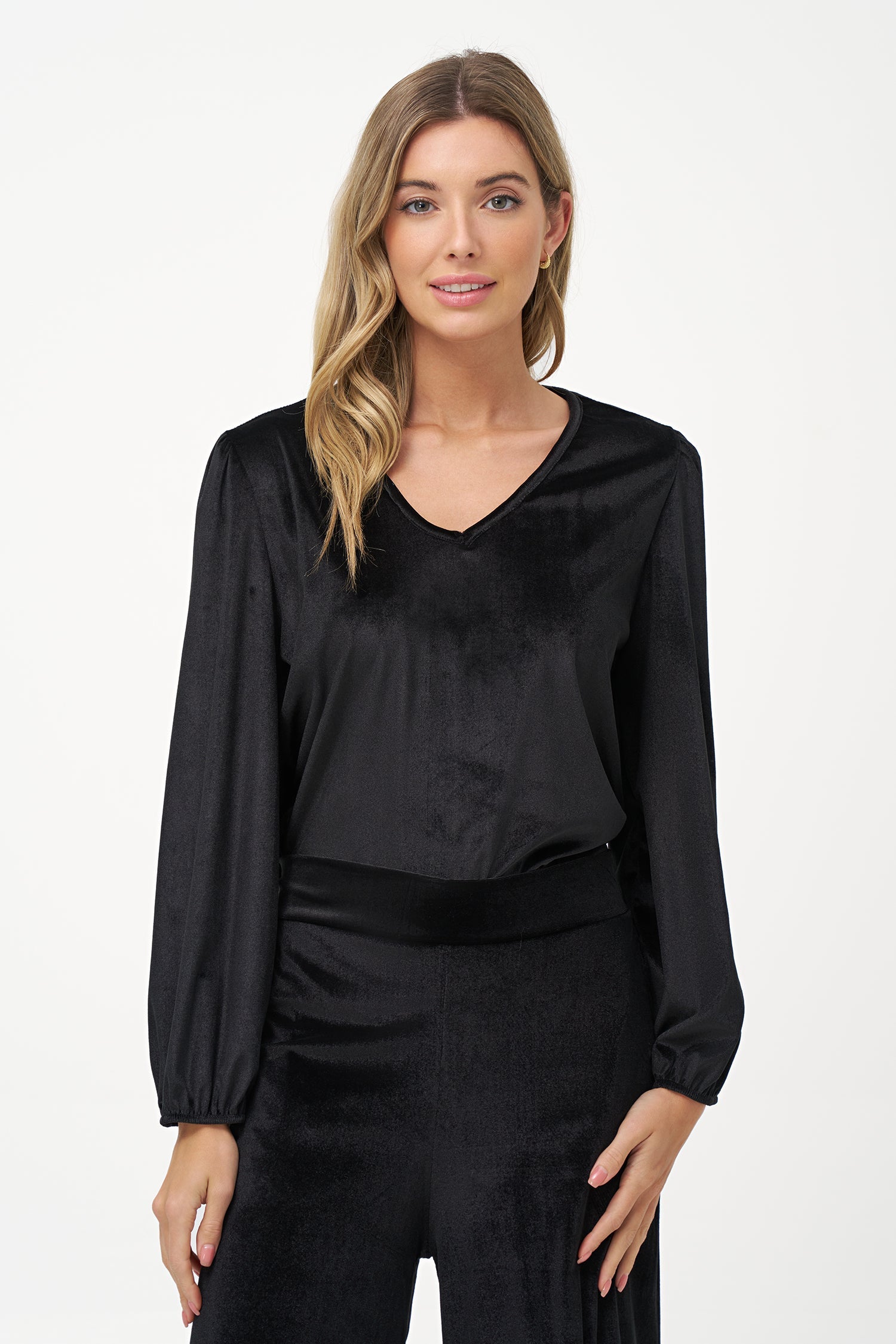 Women's knit tunic, with a v-neckline and long sleeves