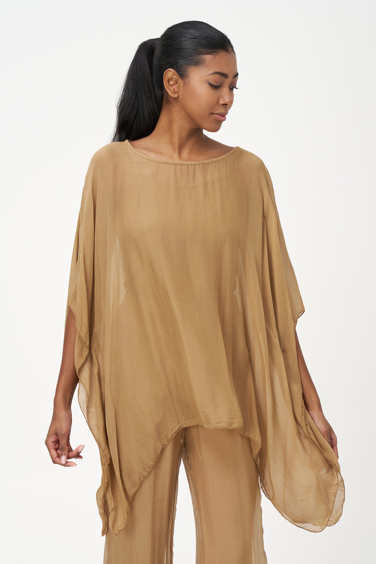 Women’s woven tunic, with a boat-neckline, kimono sleeves and a separate under-garment