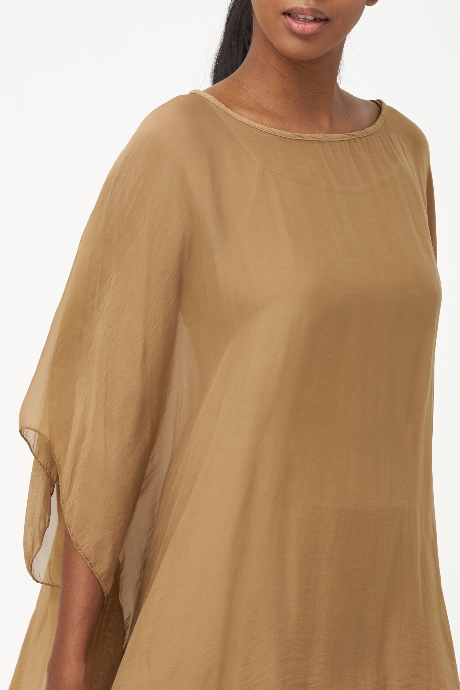 Women’s woven tunic, with a boat-neckline, kimono sleeves and a separate under-garment