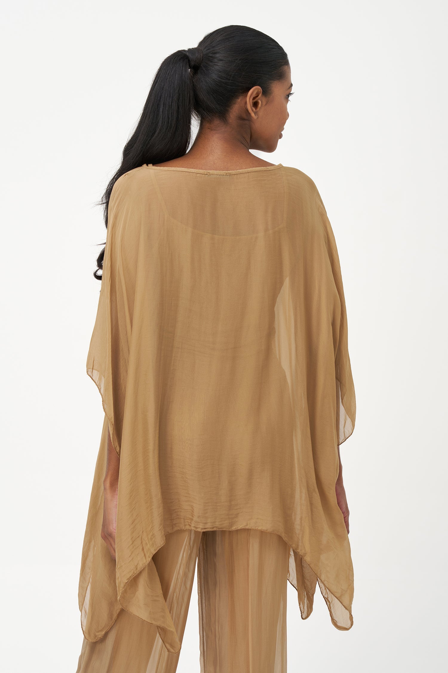 Women’s woven tunic, with a boat-neckline, kimono sleeves and a separate under-garment