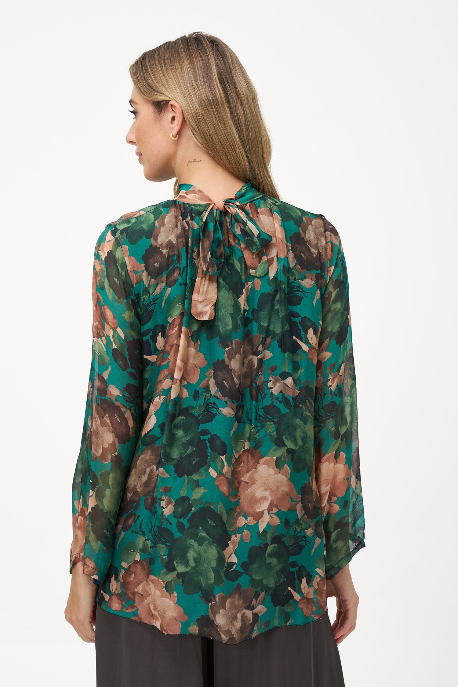 Women’s woven tunic, with long sleeves, a self-tie mock-neckline and a hi-low hemline