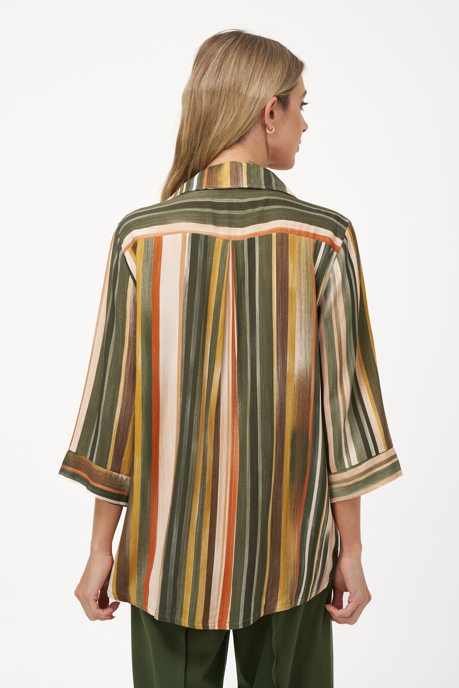 Women’s woven long sleeve v-neck tunic, with a shirt collar and a hi-low hemline