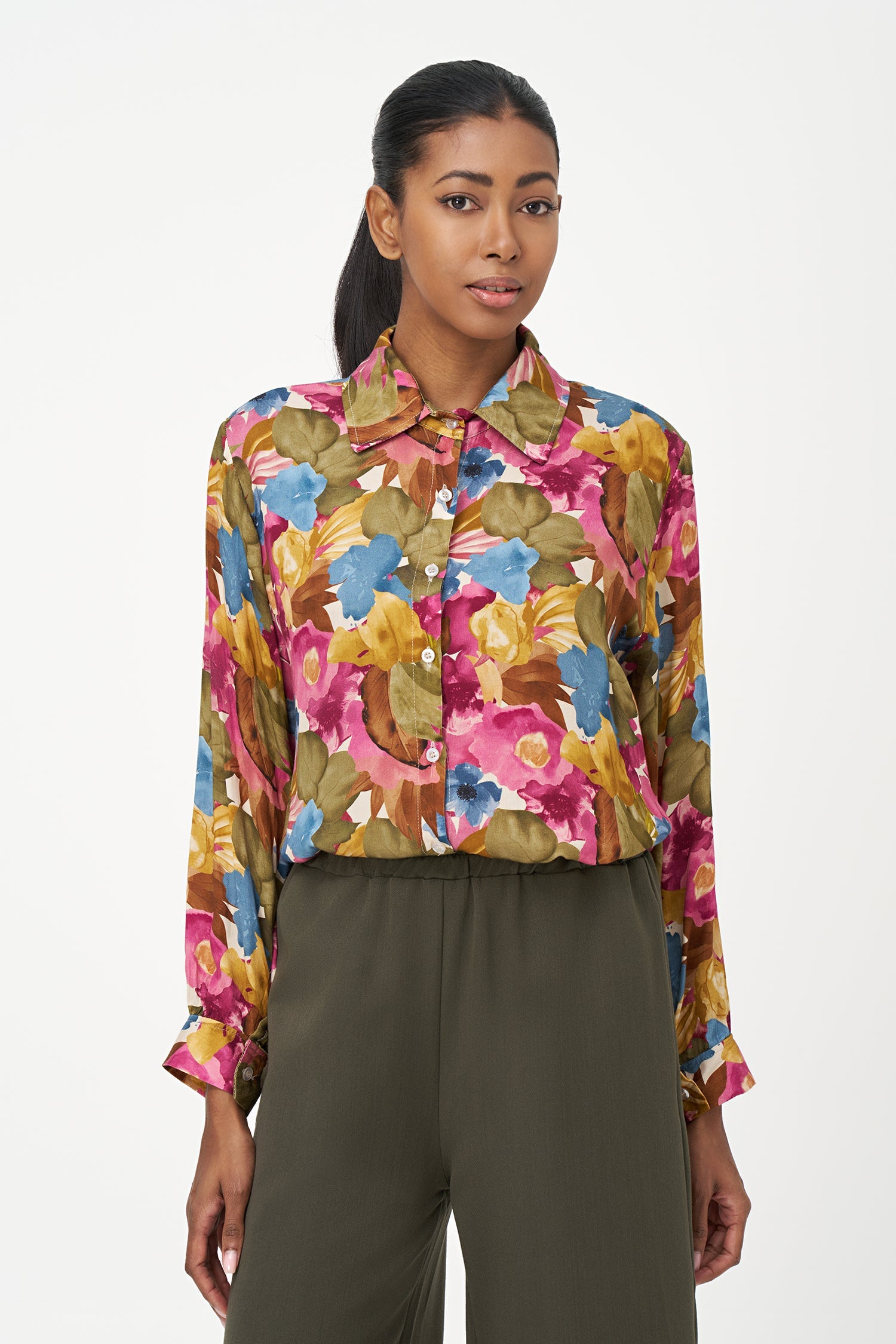 women's woven button-down shirt, with long sleeves and a scooped hemline