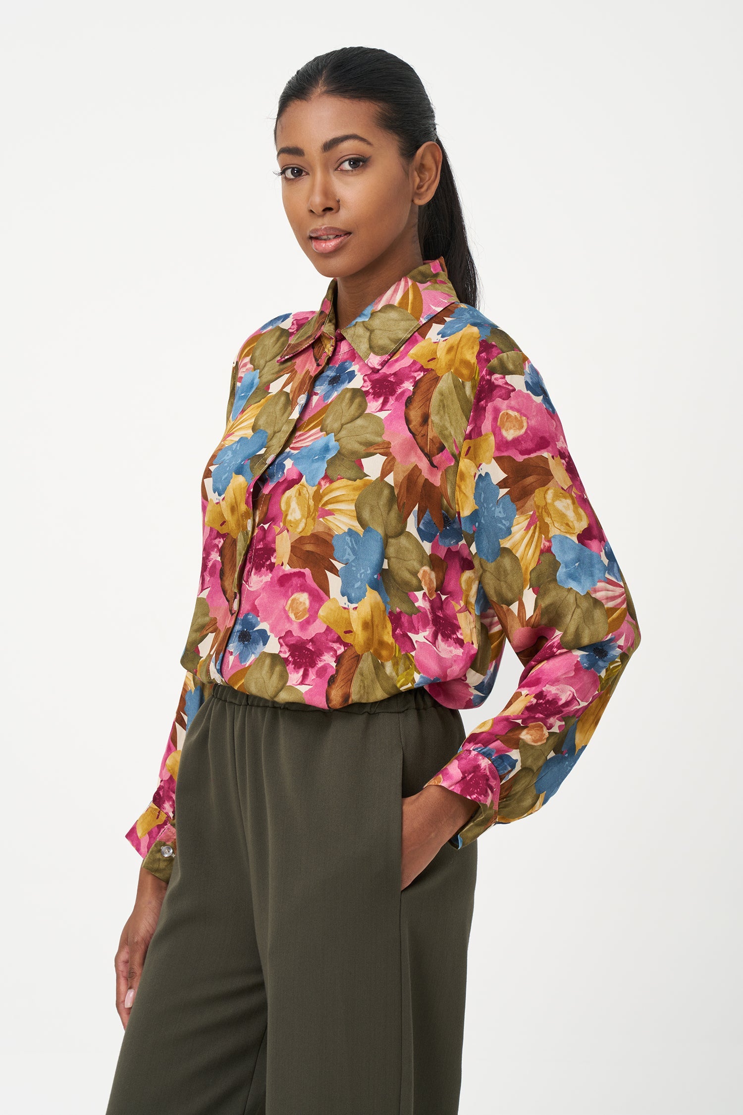 women's woven button-down shirt, with long sleeves and a scooped hemline