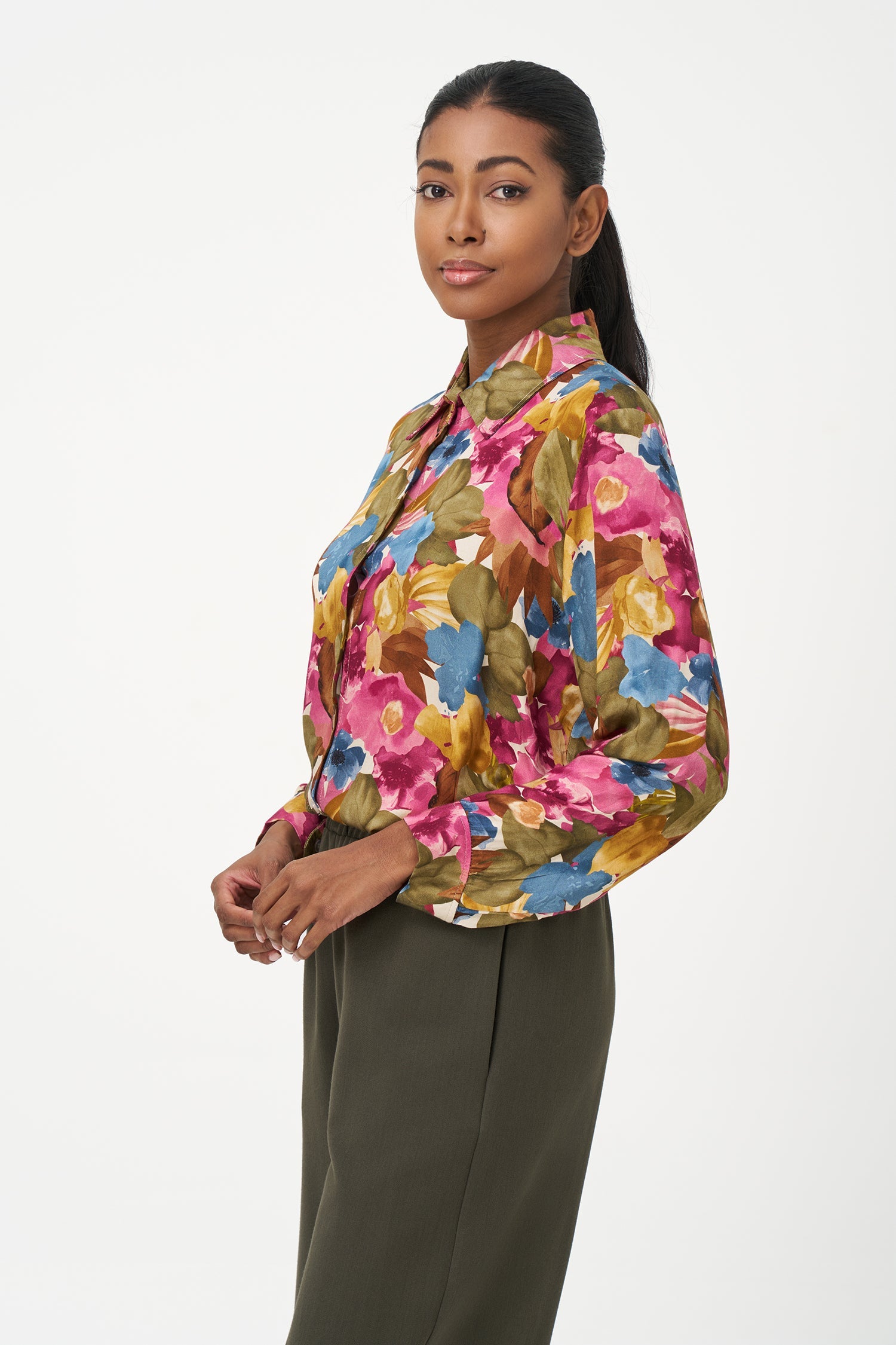 women's woven button-down shirt, with long sleeves and a scooped hemline