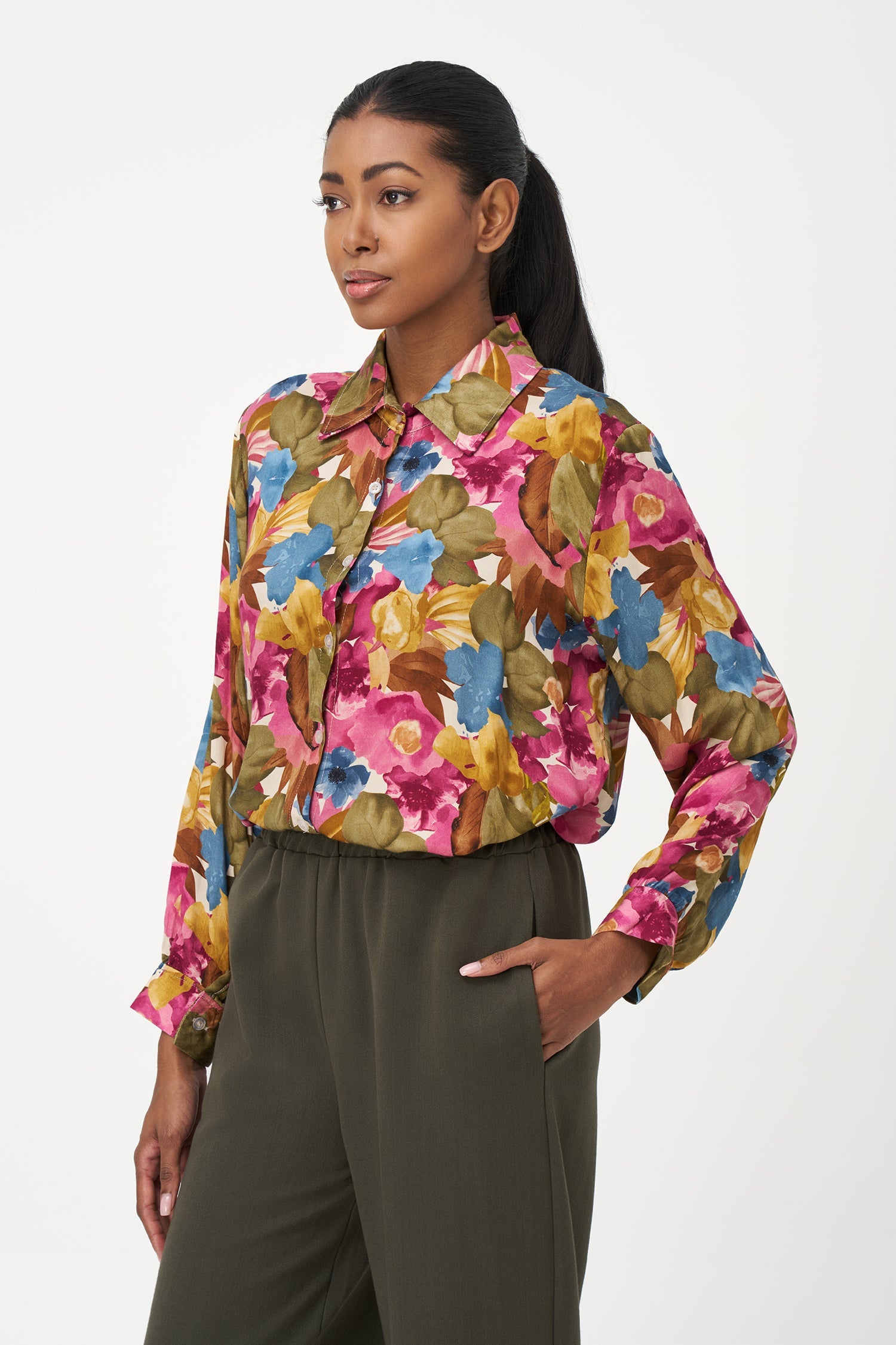 women's woven button-down shirt, with long sleeves and a scooped hemline