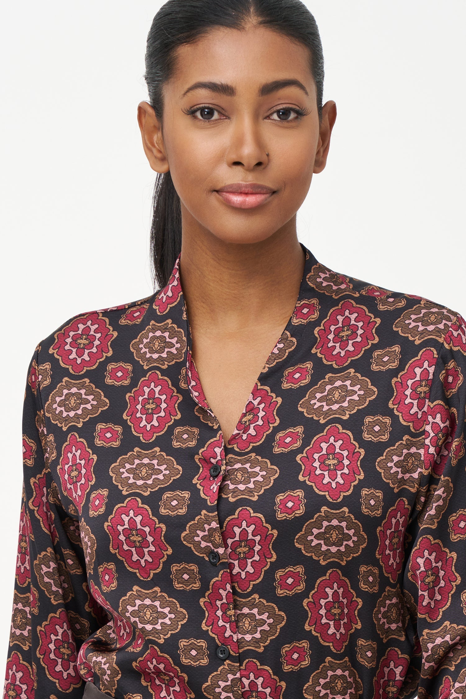 Women’s woven printed button down shirt, with long sleeves and a v-neckline