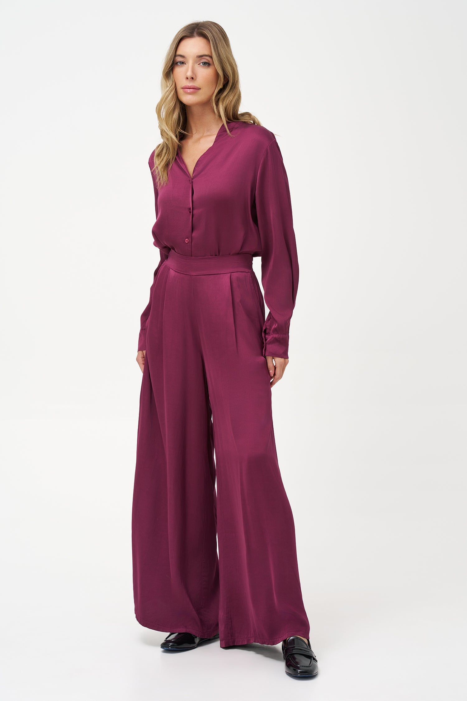 Women’s woven button down shirt, with long sleeves and a v-neckline