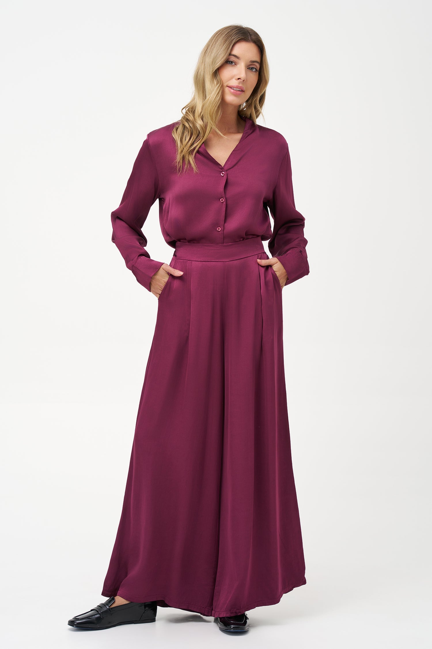 Women’s woven button down shirt, with long sleeves and a v-neckline