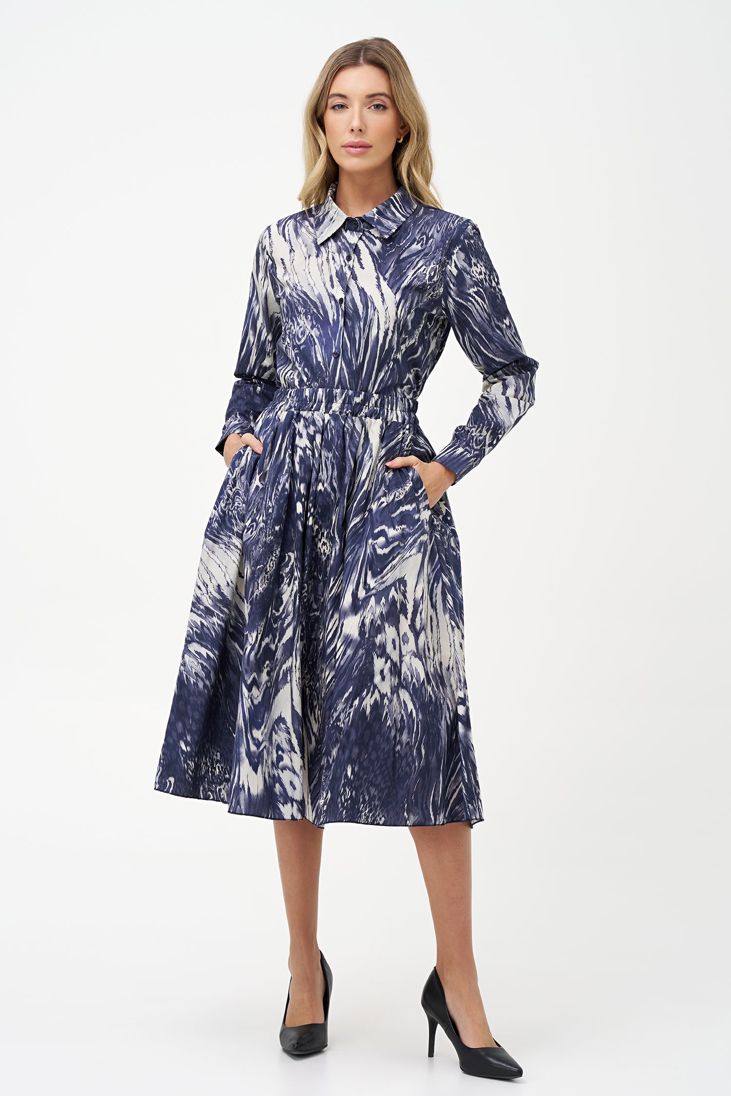 Women’s classic woven button-down shirt