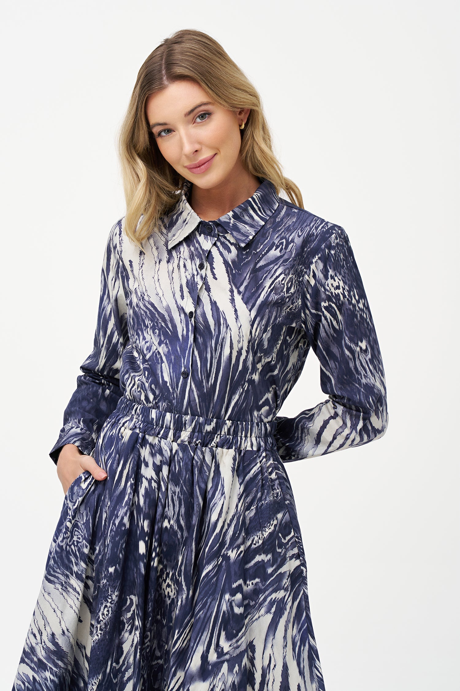 Women’s classic woven button-down shirt