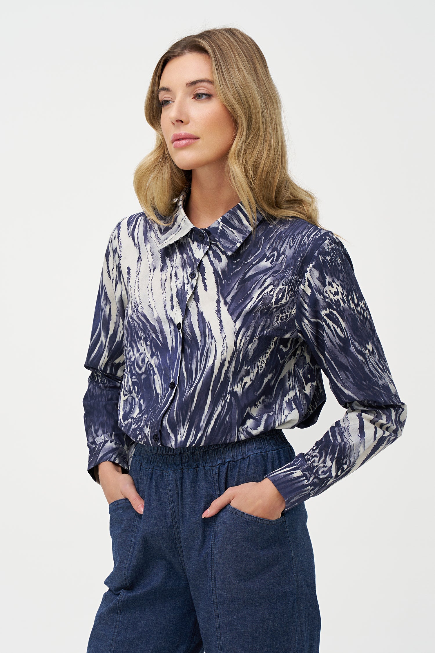 Women’s classic woven button-down shirt