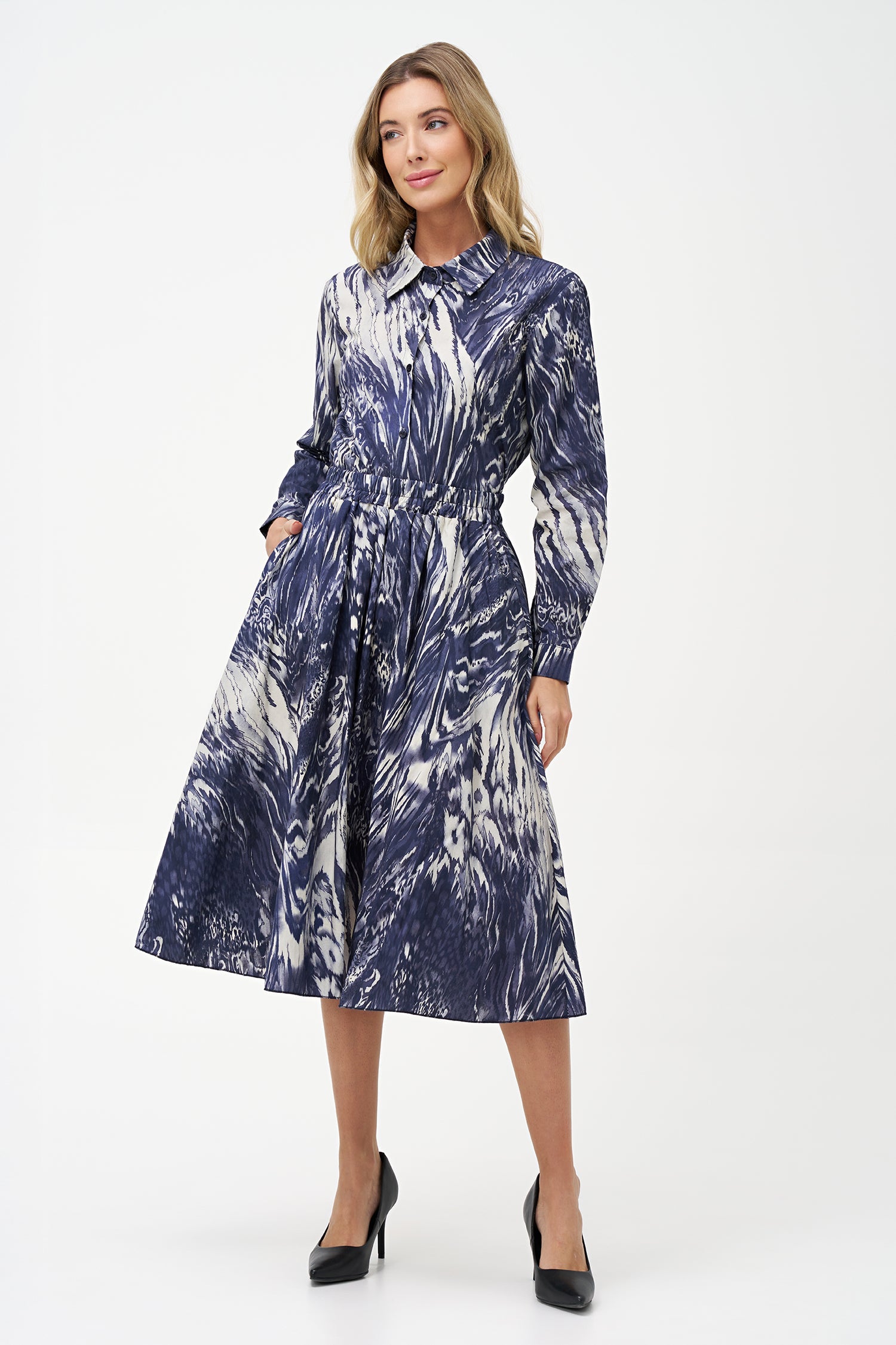 Women’s classic woven button-down shirt