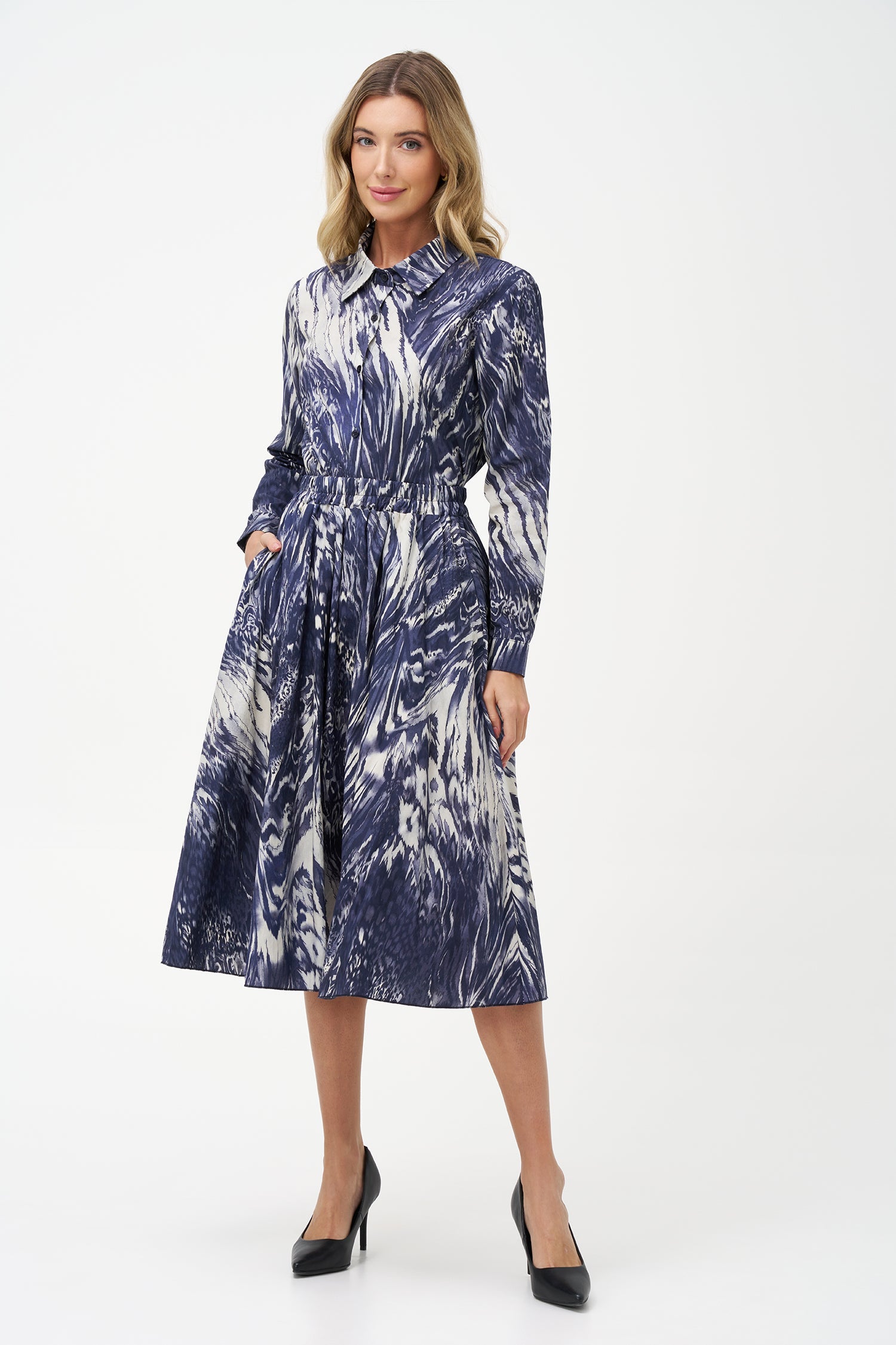 Women’s classic woven button-down shirt