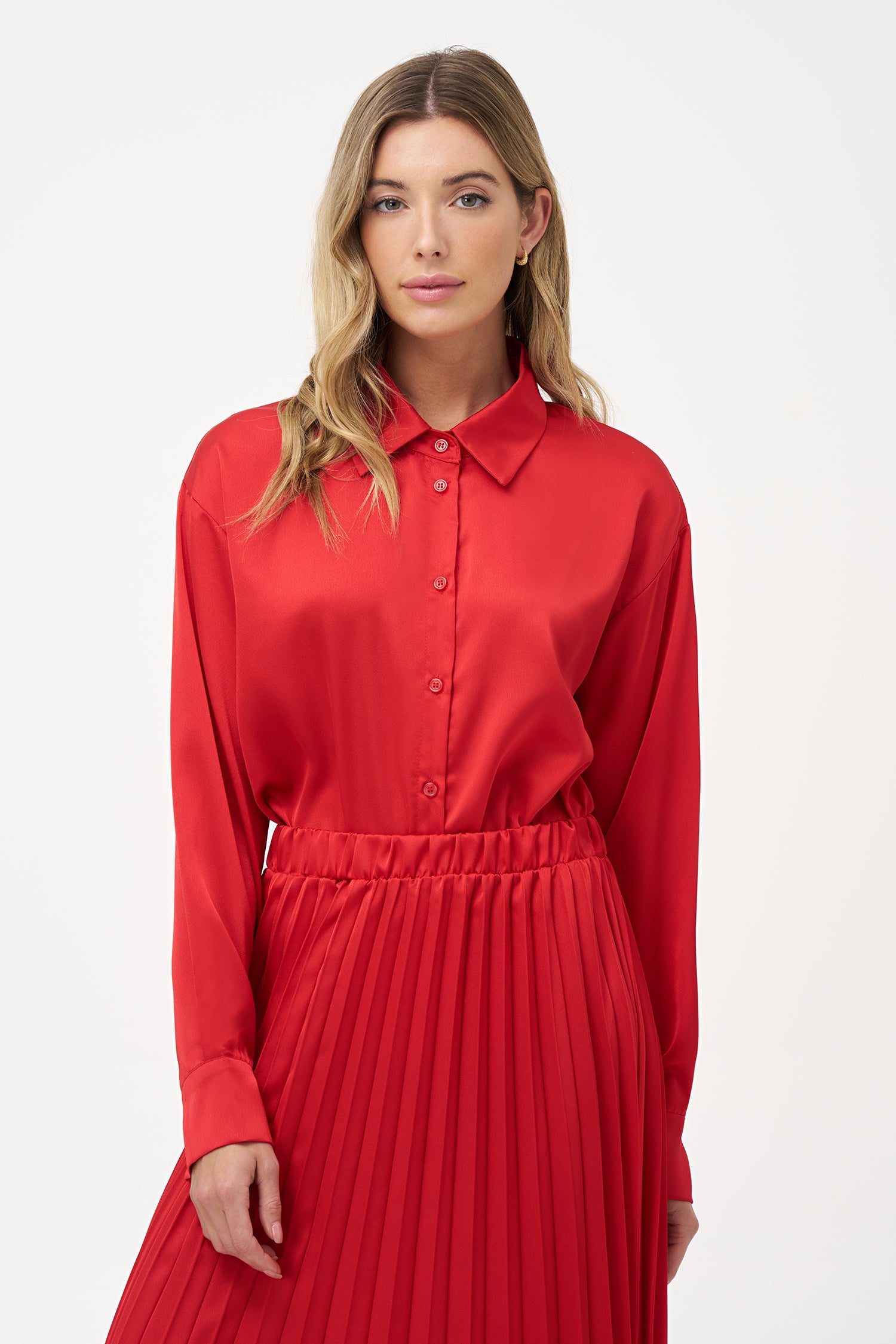 Women’s long sleeve woven button-down shirt