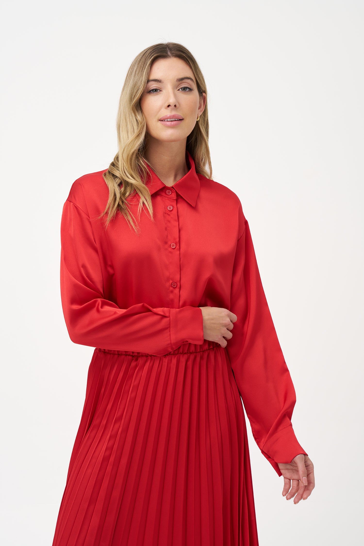 Women’s long sleeve woven button-down shirt