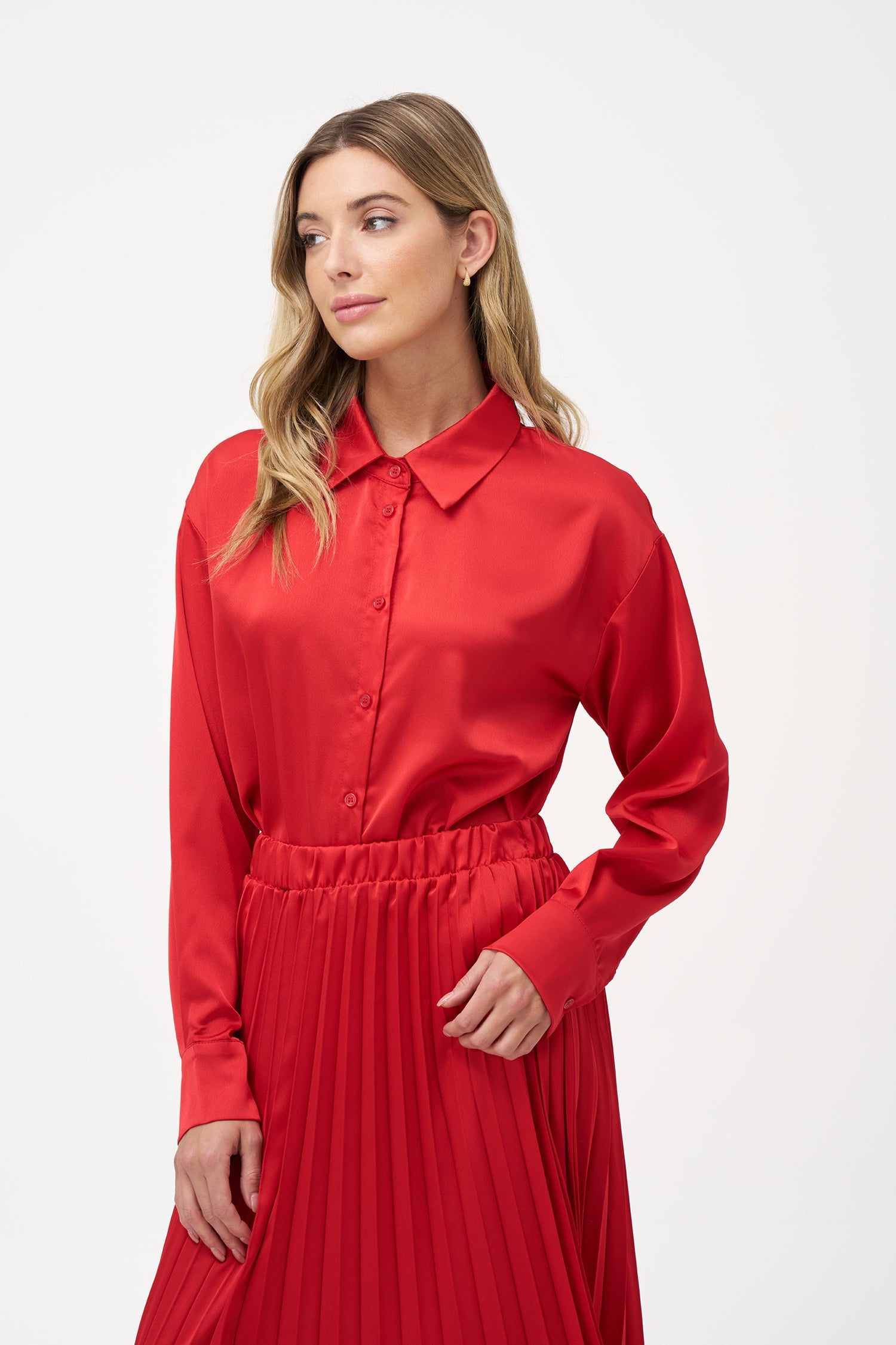 Women’s long sleeve woven button-down shirt