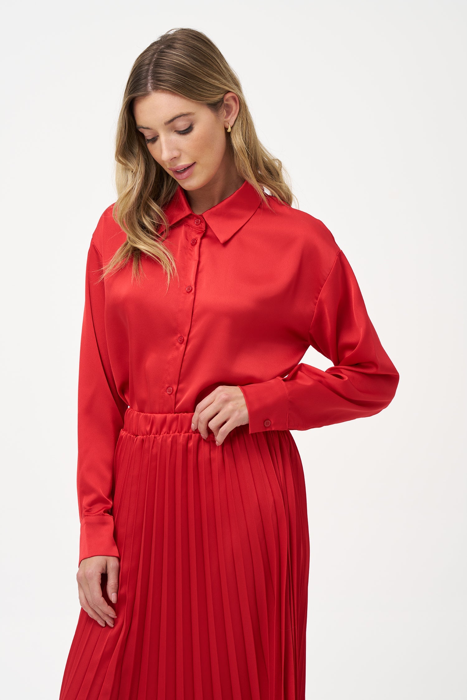 Women’s long sleeve woven button-down shirt