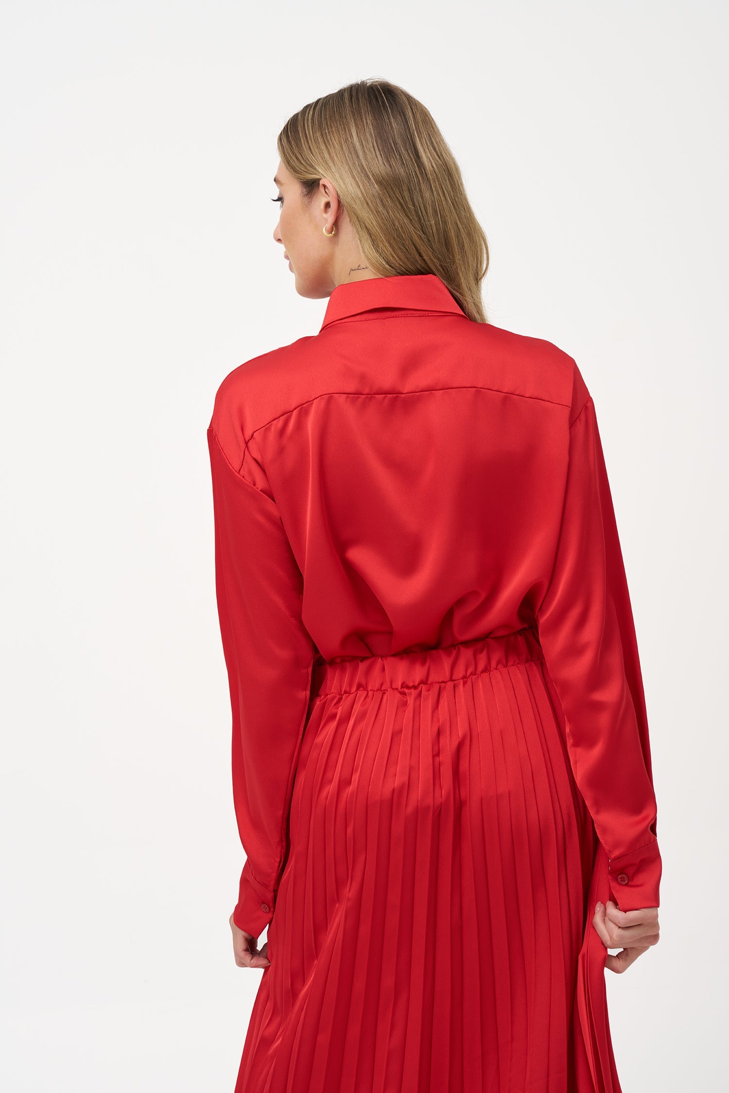 Women’s long sleeve woven button-down shirt