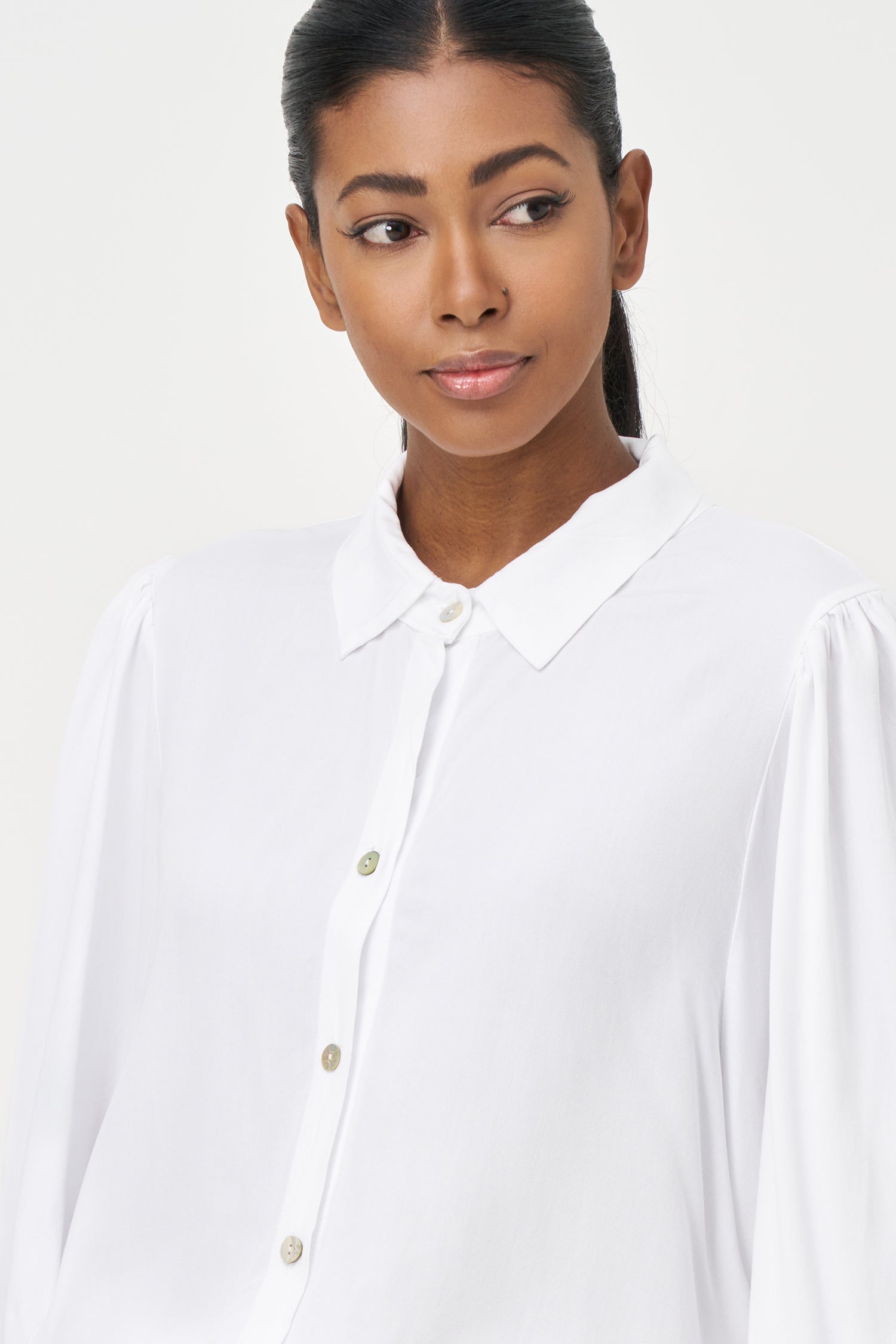 Women’s woven button-down shirt, with 3/4th length balloon sleeves