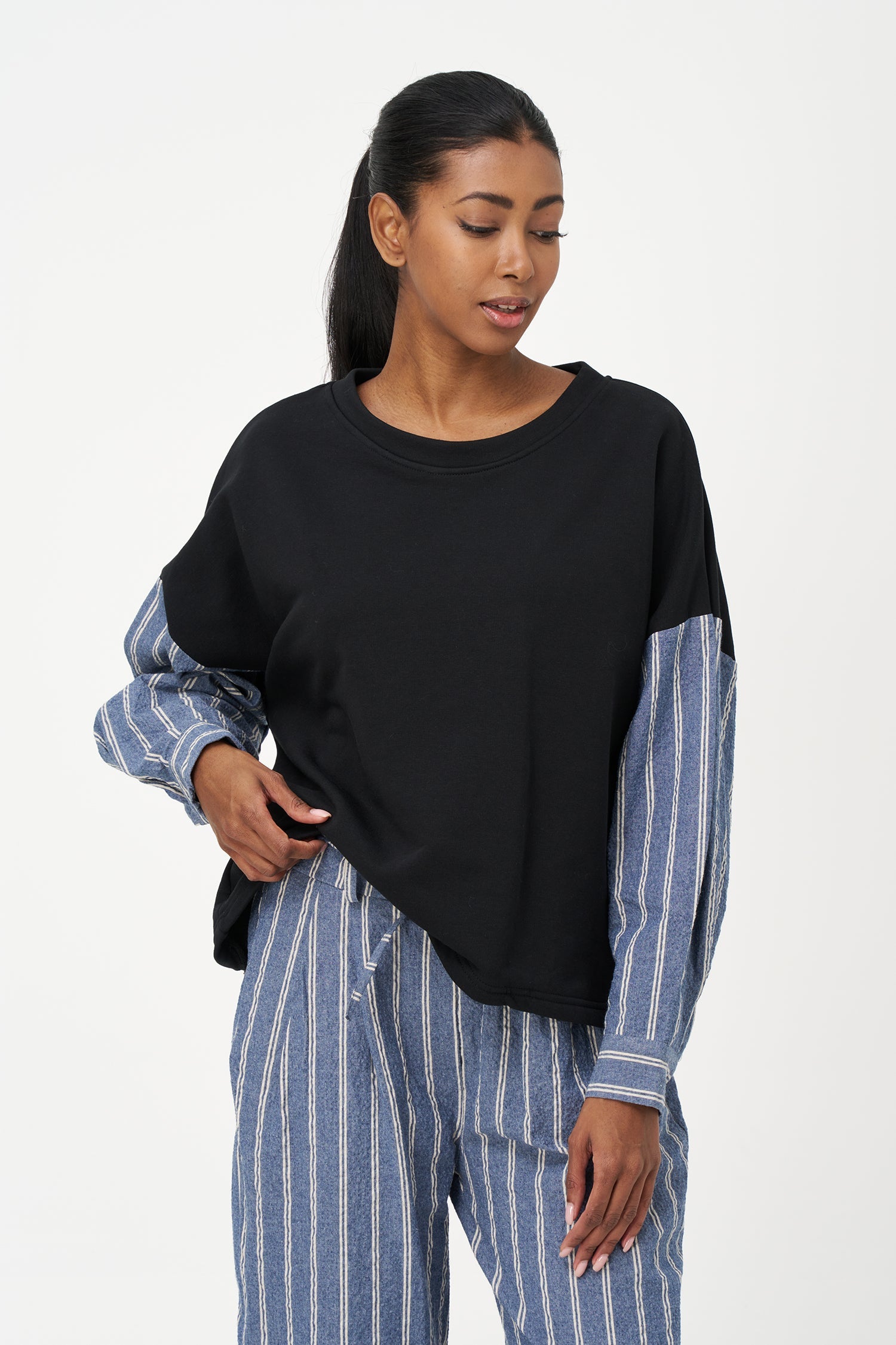 Women's woven & knit combo long sleeve sweatshirt (woven sleeves, knit body)