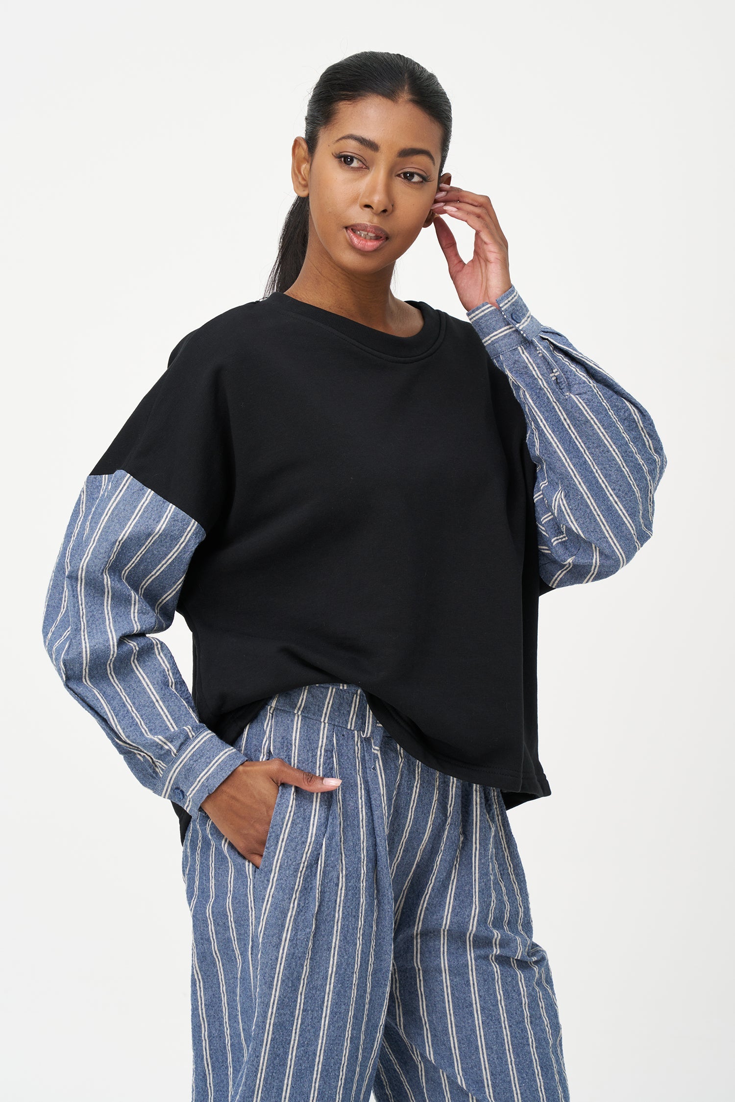 Women's woven & knit combo long sleeve sweatshirt (woven sleeves, knit body)