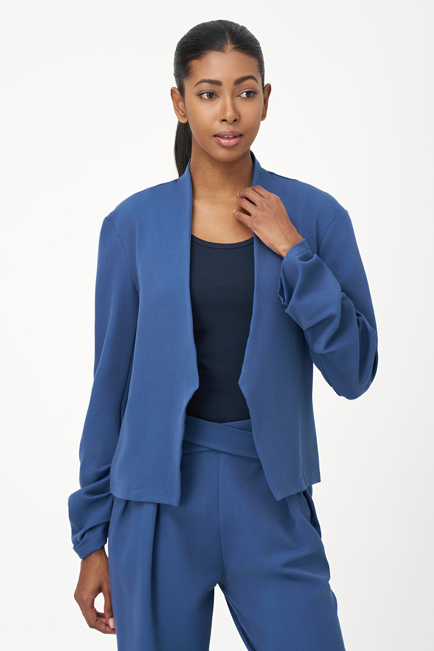 Women’s open woven long sleeve blazer, with gathered sleeves at the wrists