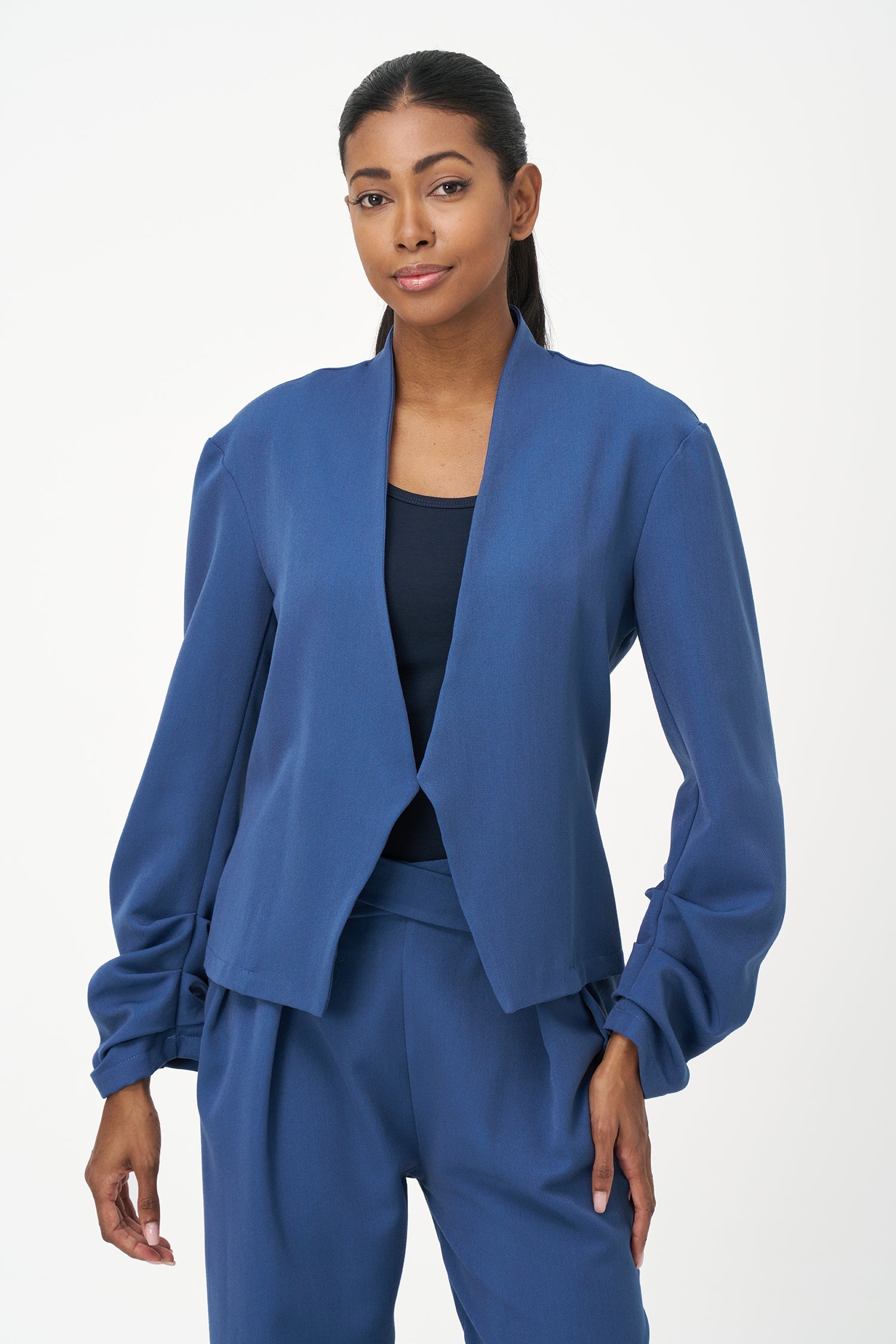 Women’s open woven long sleeve blazer, with gathered sleeves at the wrists