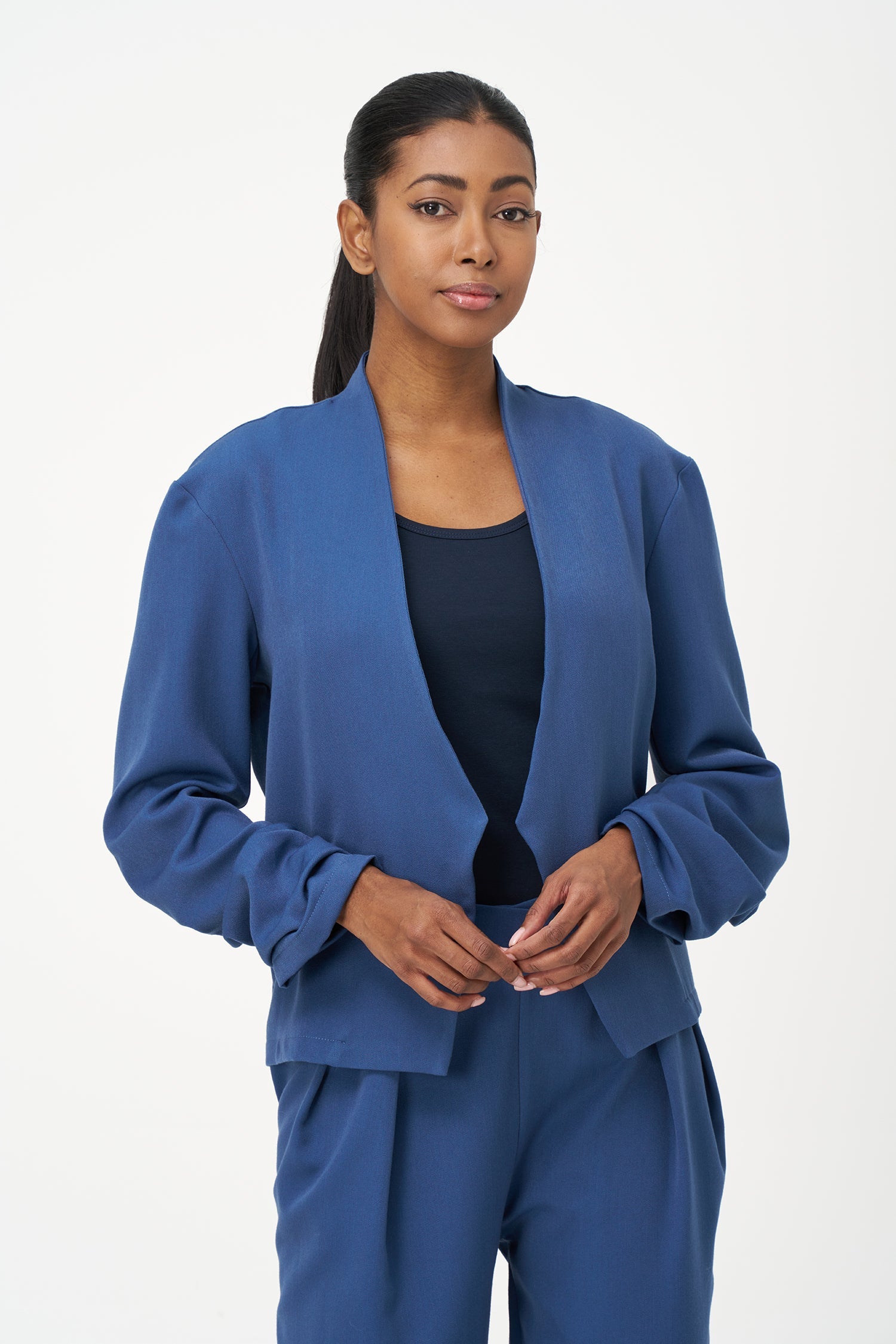 Women’s open woven long sleeve blazer, with gathered sleeves at the wrists