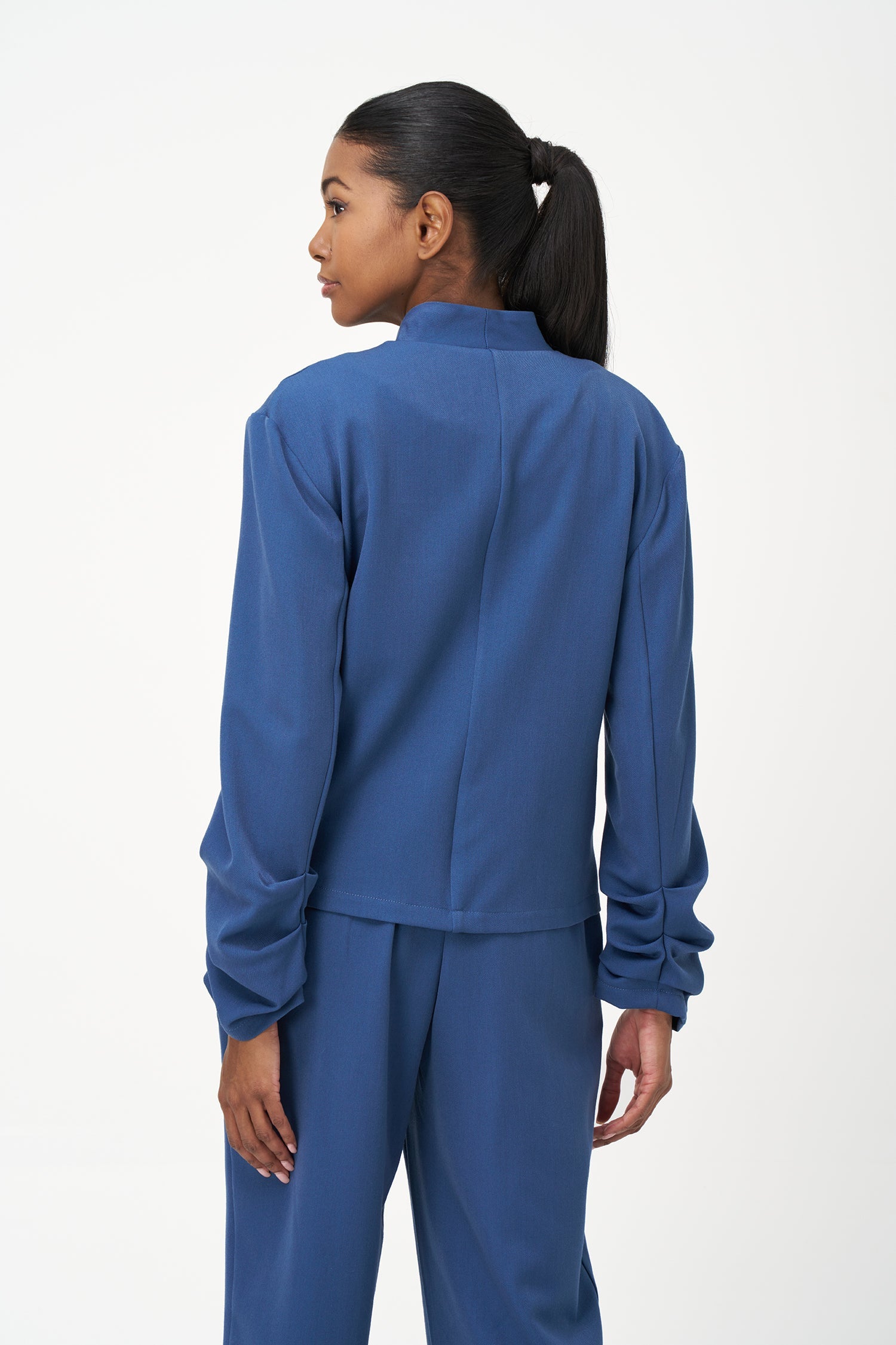 Women’s open woven long sleeve blazer, with gathered sleeves at the wrists