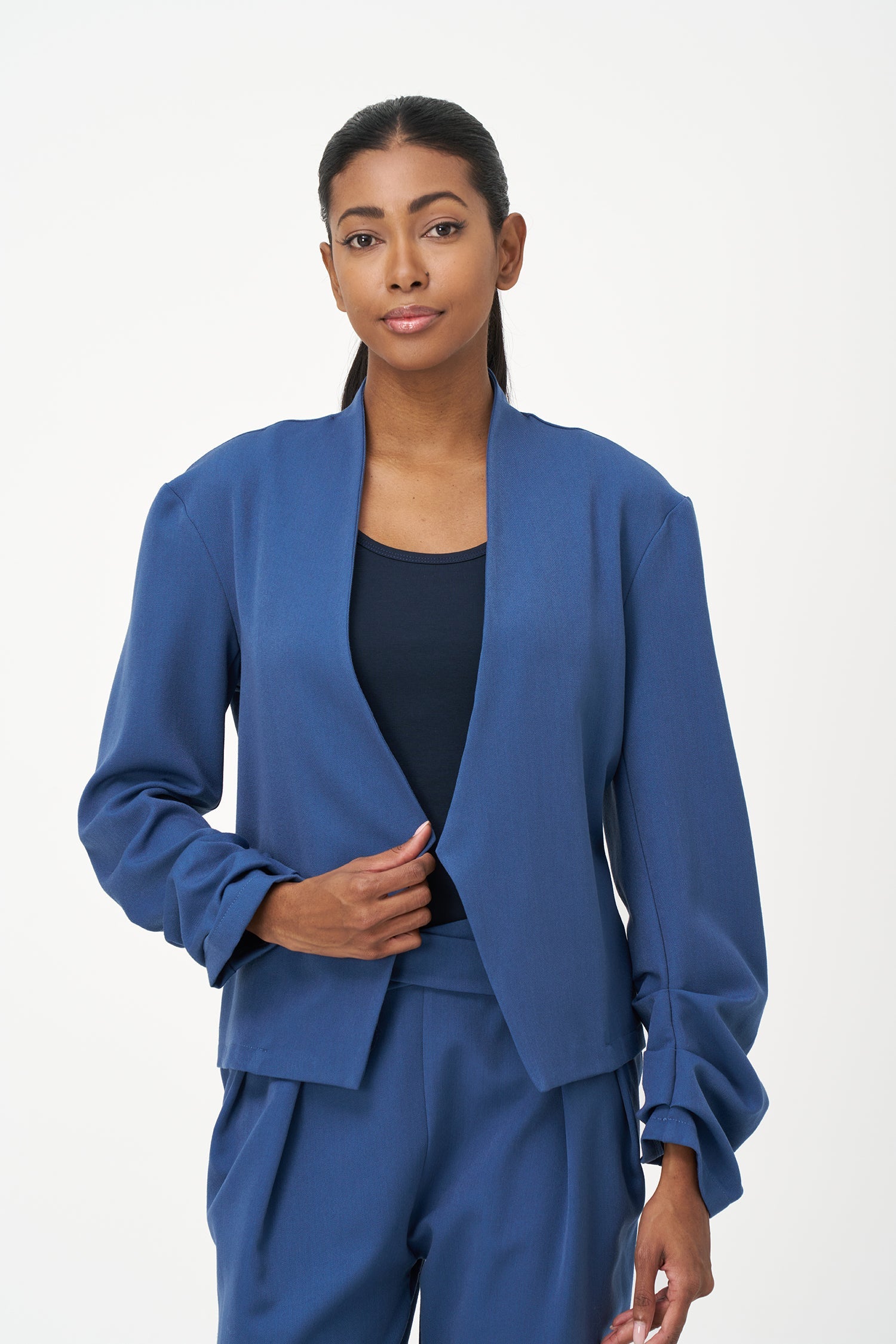 Women’s open woven long sleeve blazer, with gathered sleeves at the wrists