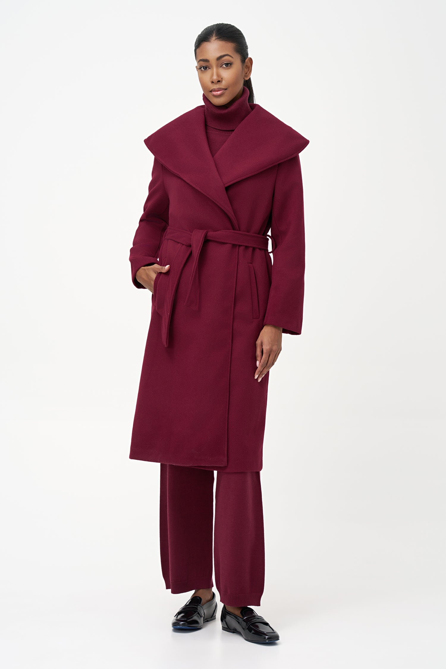 Women's woven long coat, with an oversized shawl collar, side seam pockets and a belt closure system
