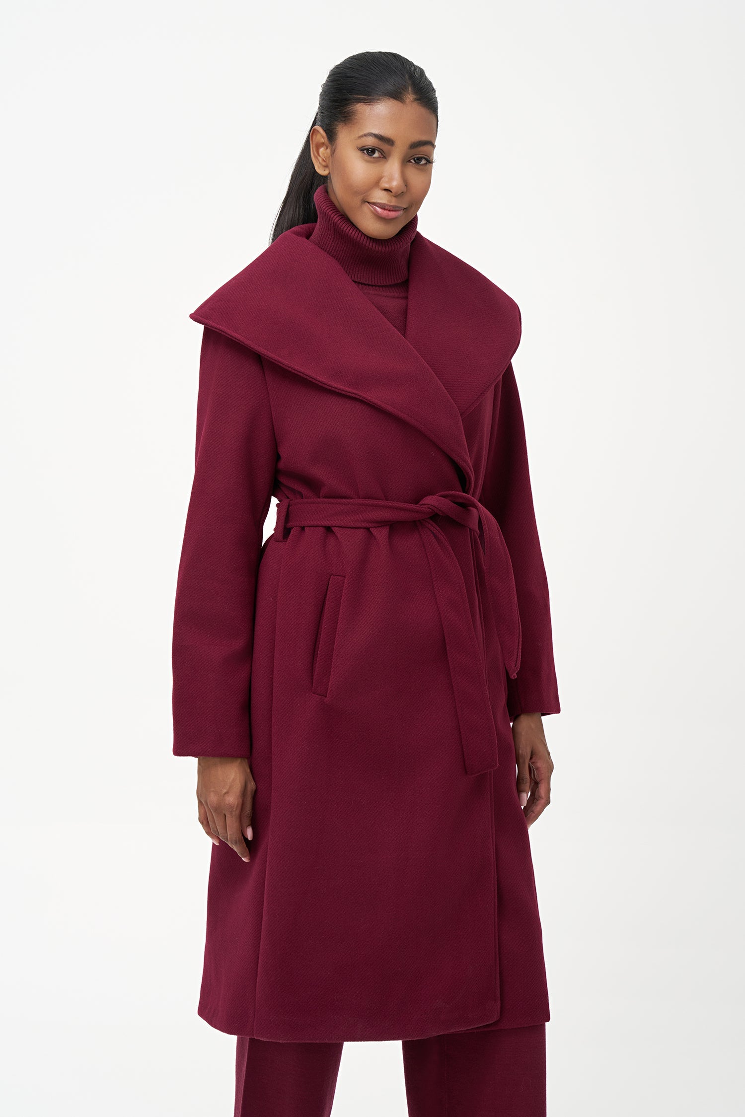 Women's woven long coat, with an oversized shawl collar, side seam pockets and a belt closure system