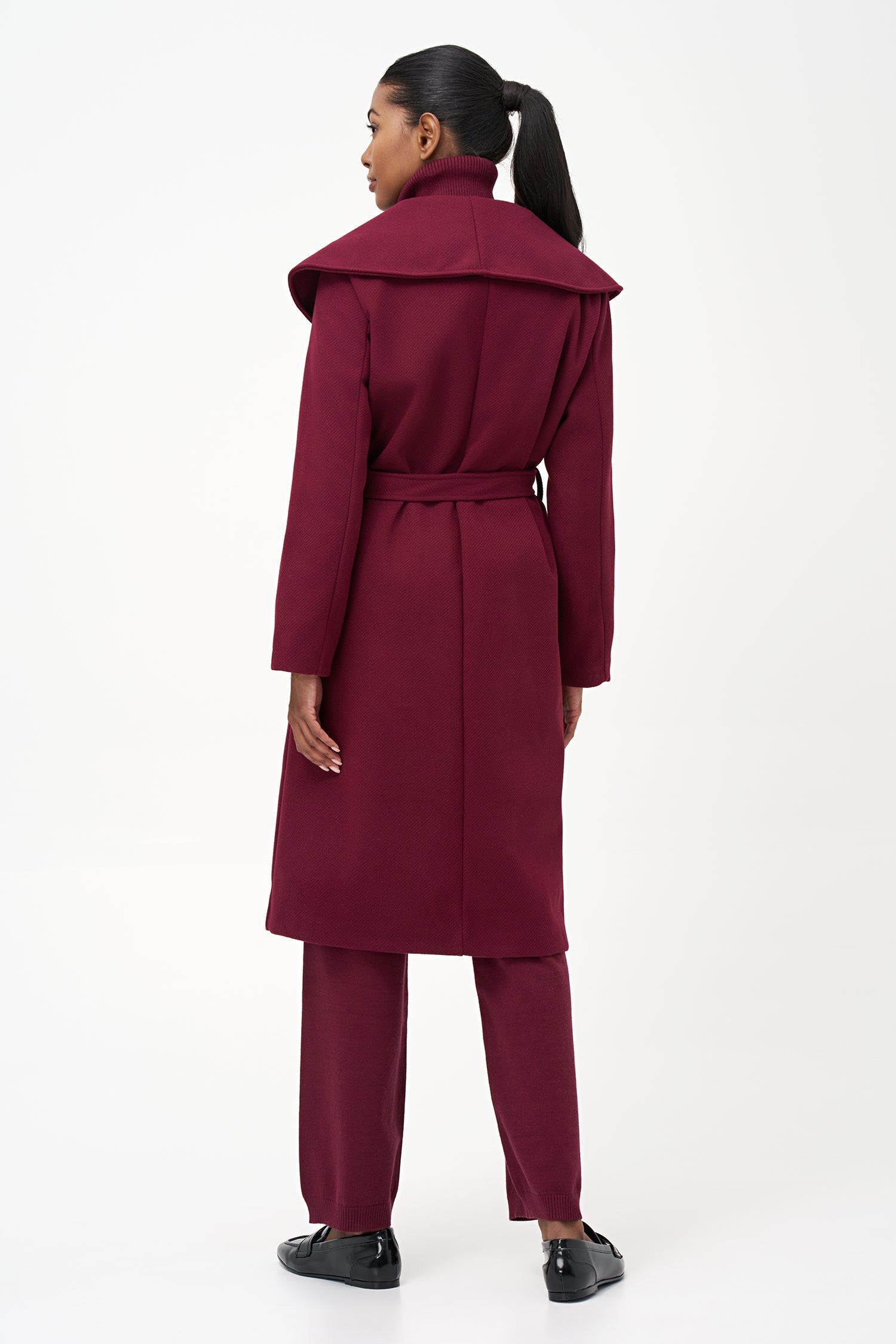 Women's woven long coat, with an oversized shawl collar, side seam pockets and a belt closure system