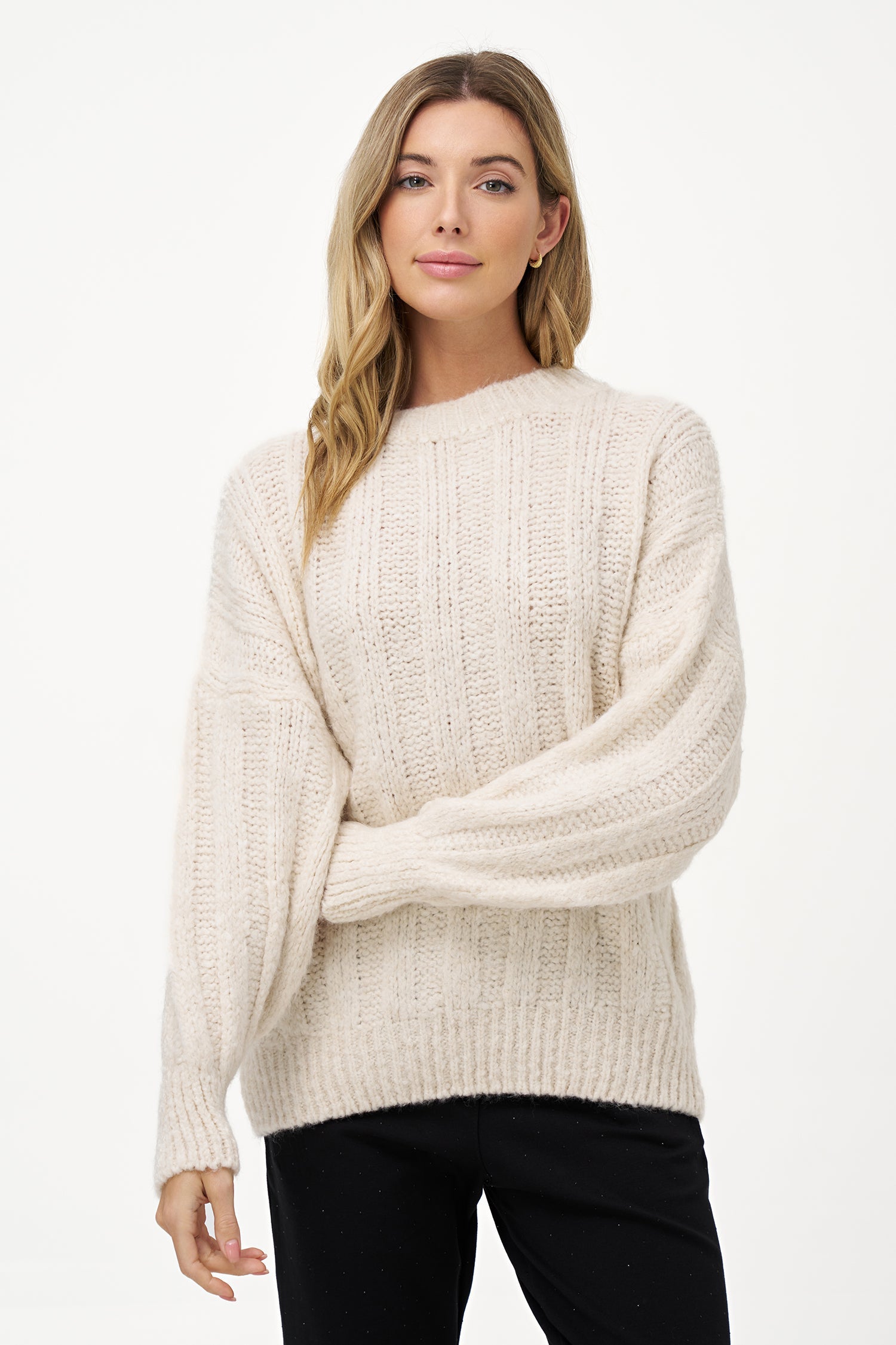 Women's knit long sleeve crew-neck sweate
