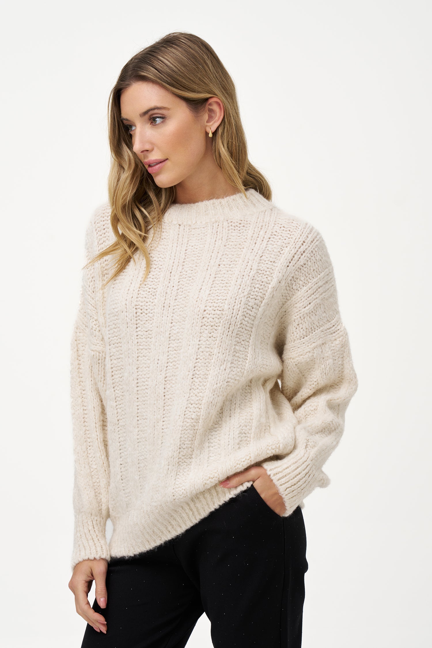 Women's knit long sleeve crew-neck sweate