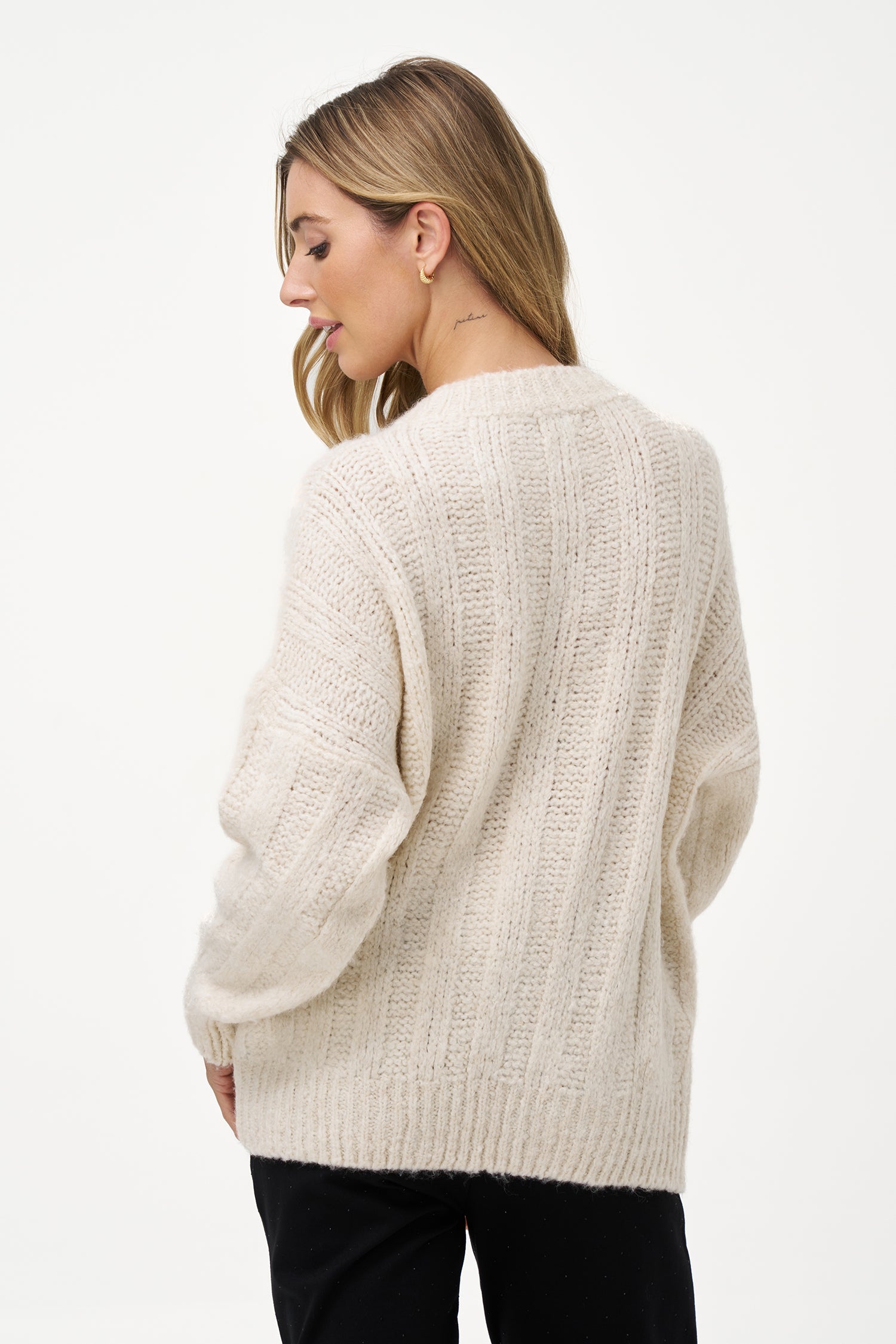 Women's knit long sleeve crew-neck sweate