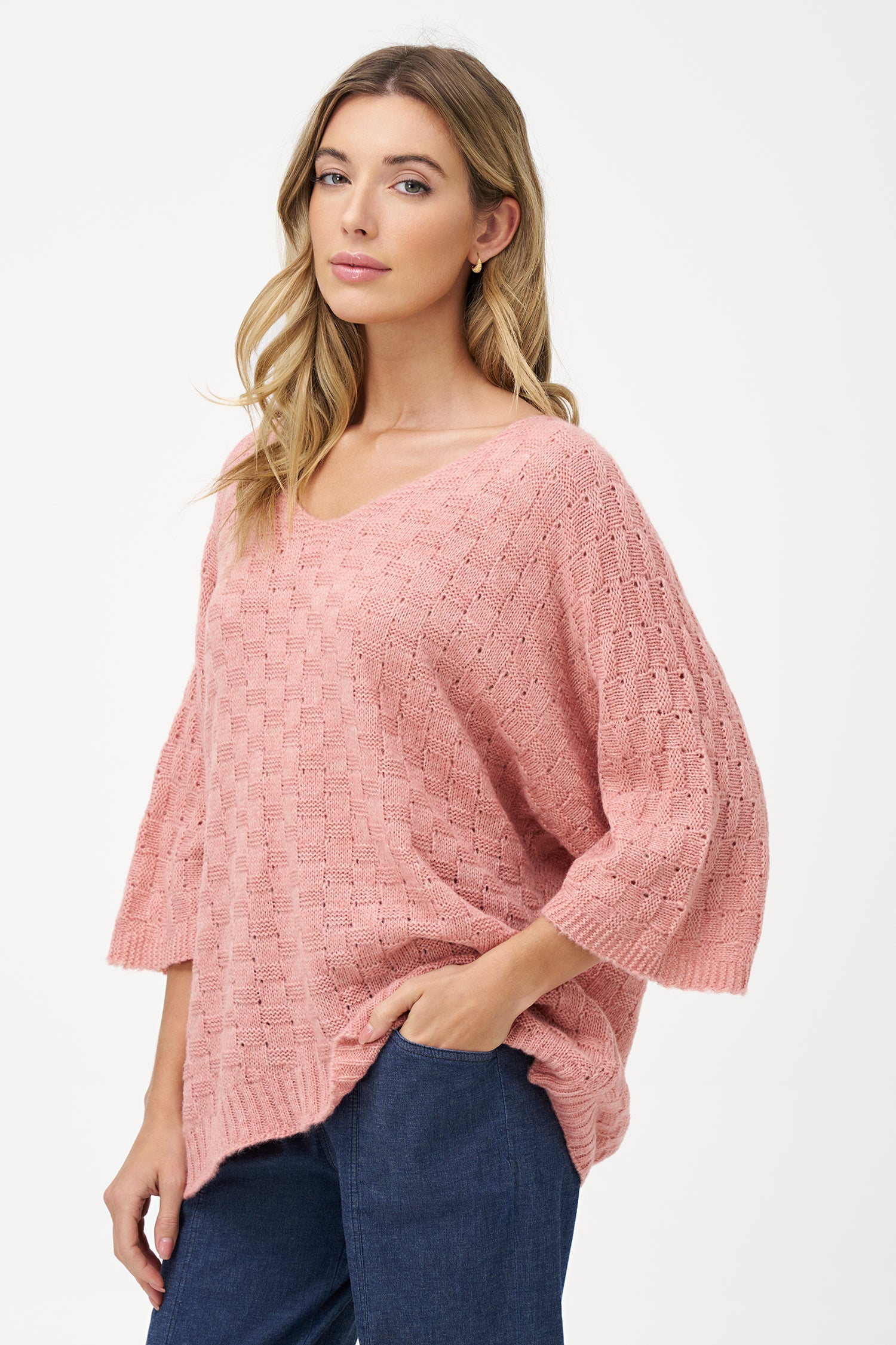 Women's knit sweater, with a v-neckline and long sleeves
