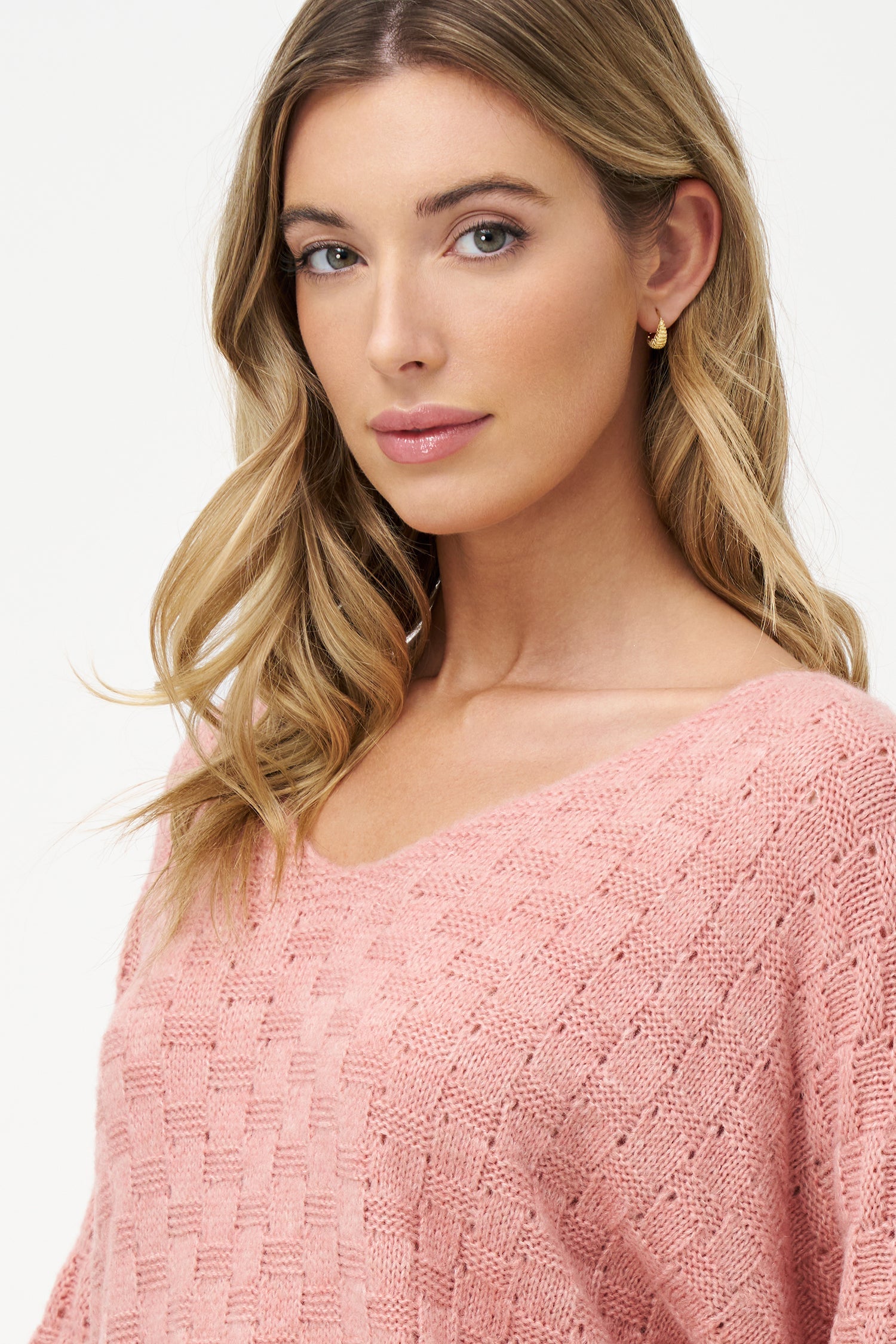 Women's knit sweater, with a v-neckline and long sleeves