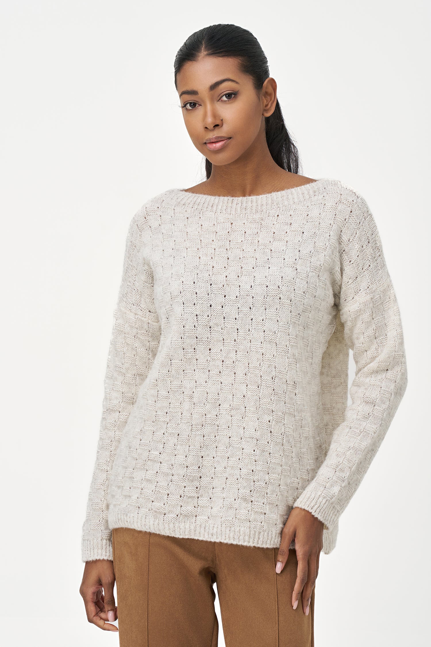 Women's knit sweater, with a boat neckline and long sleeves