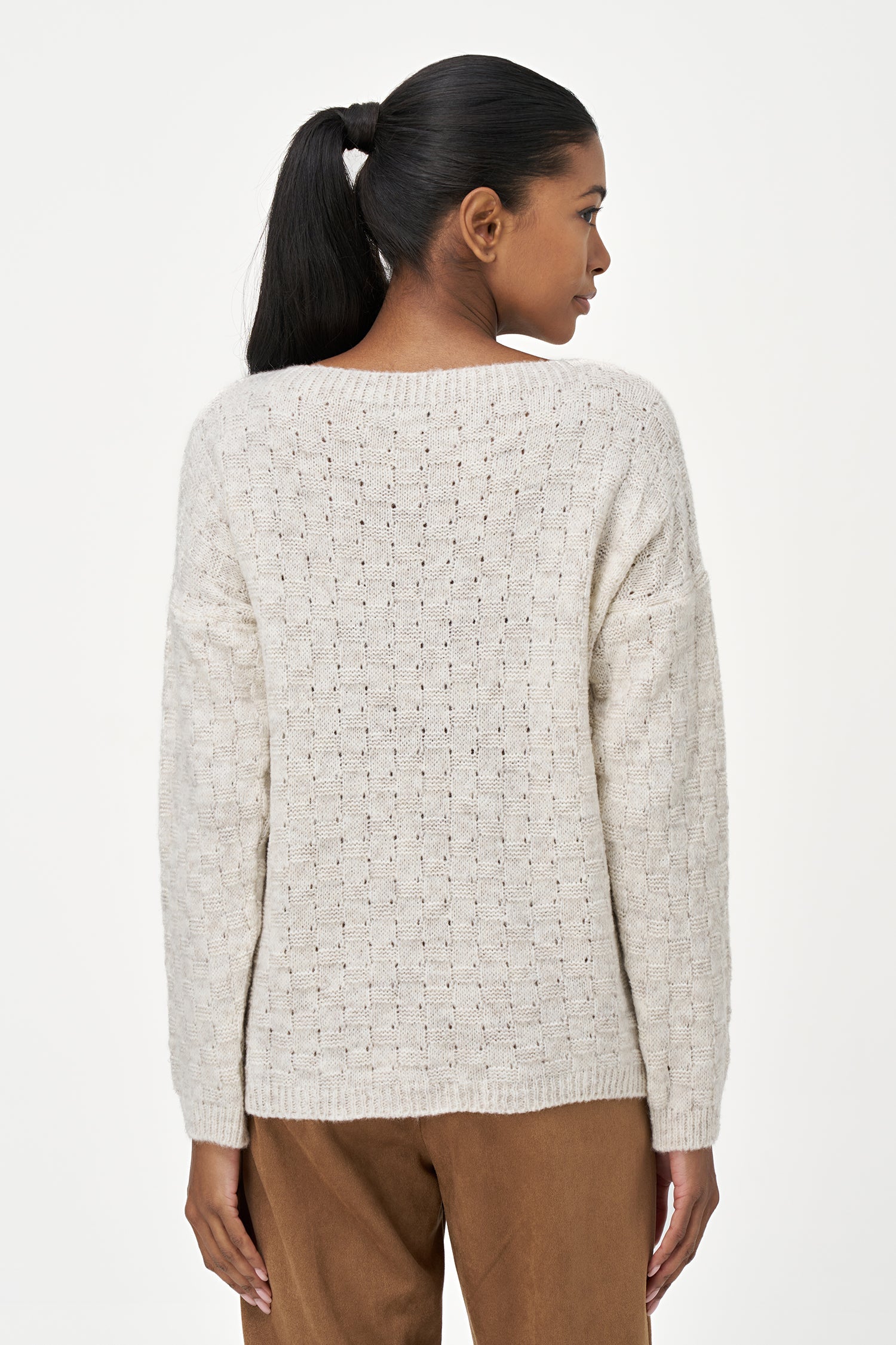 Women's knit sweater, with a boat neckline and long sleeves