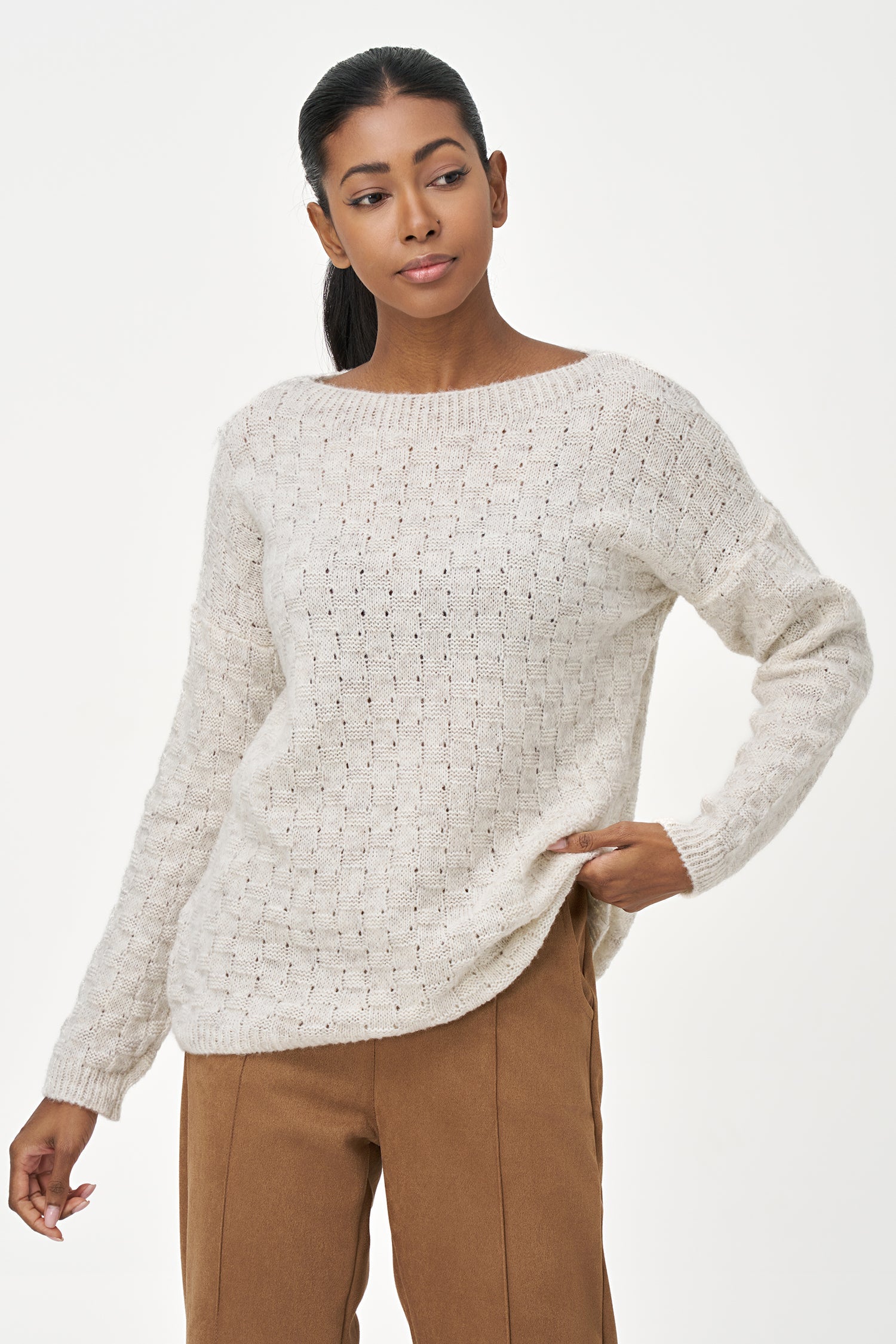 Women's knit sweater, with a boat neckline and long sleeves